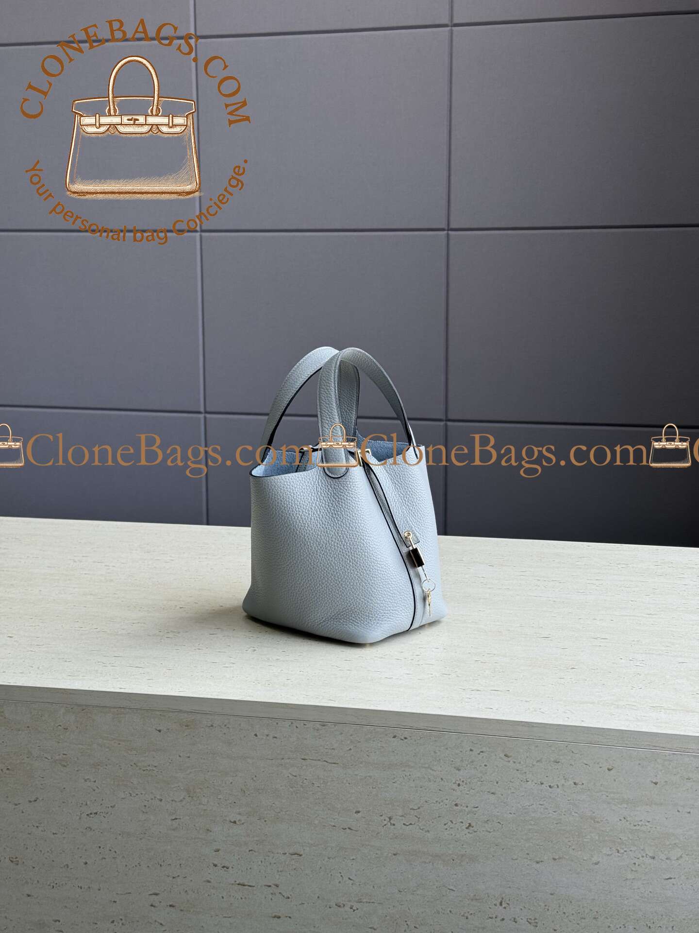 Hermès Replica Designer Bags 1:1 Picotin Lock 18 Bleu Pale Clemence Gold Hardware - Image 2