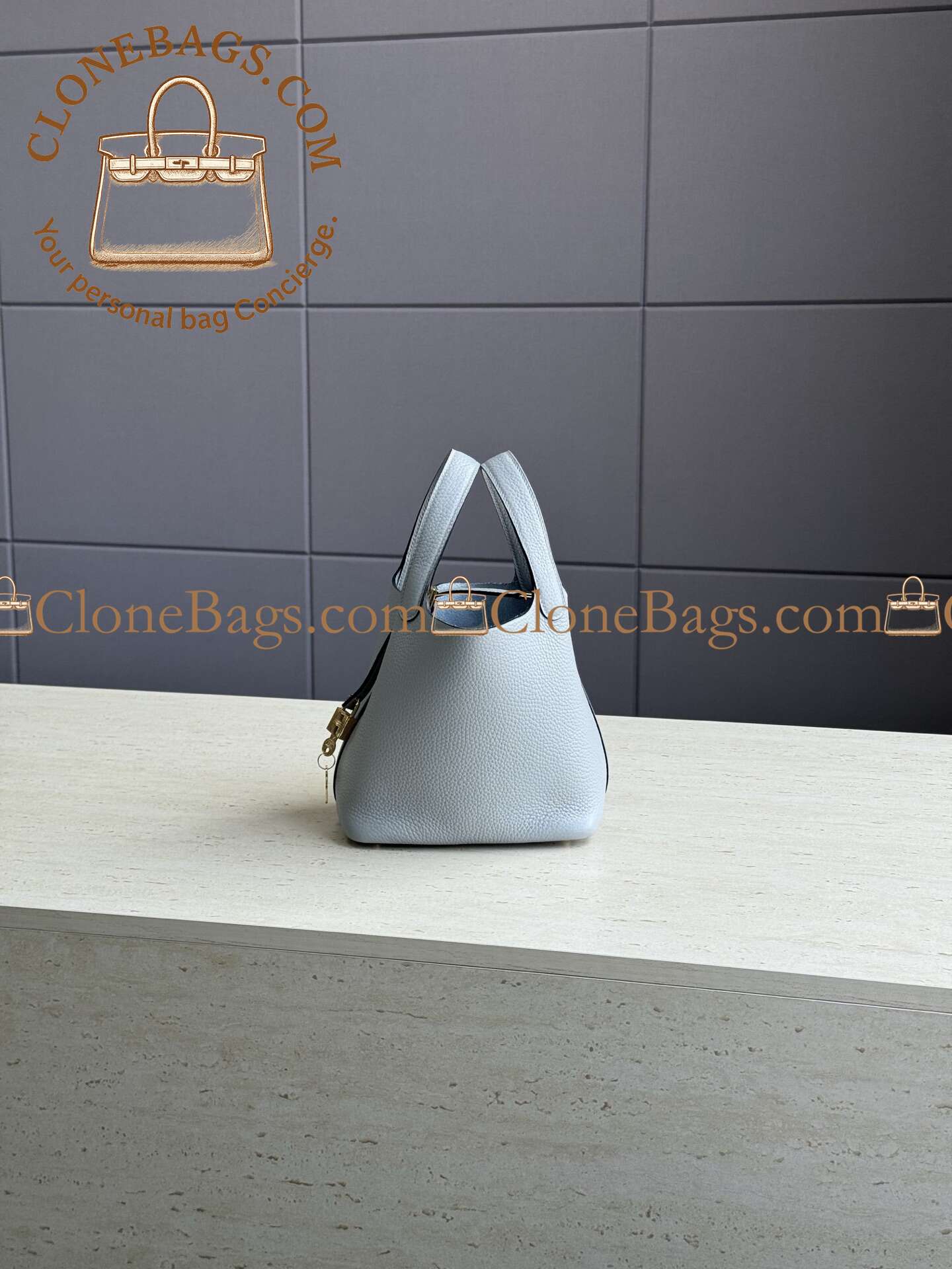 Hermès Replica Designer Bags 1:1 Picotin Lock 18 Bleu Pale Clemence Gold Hardware - Image 3