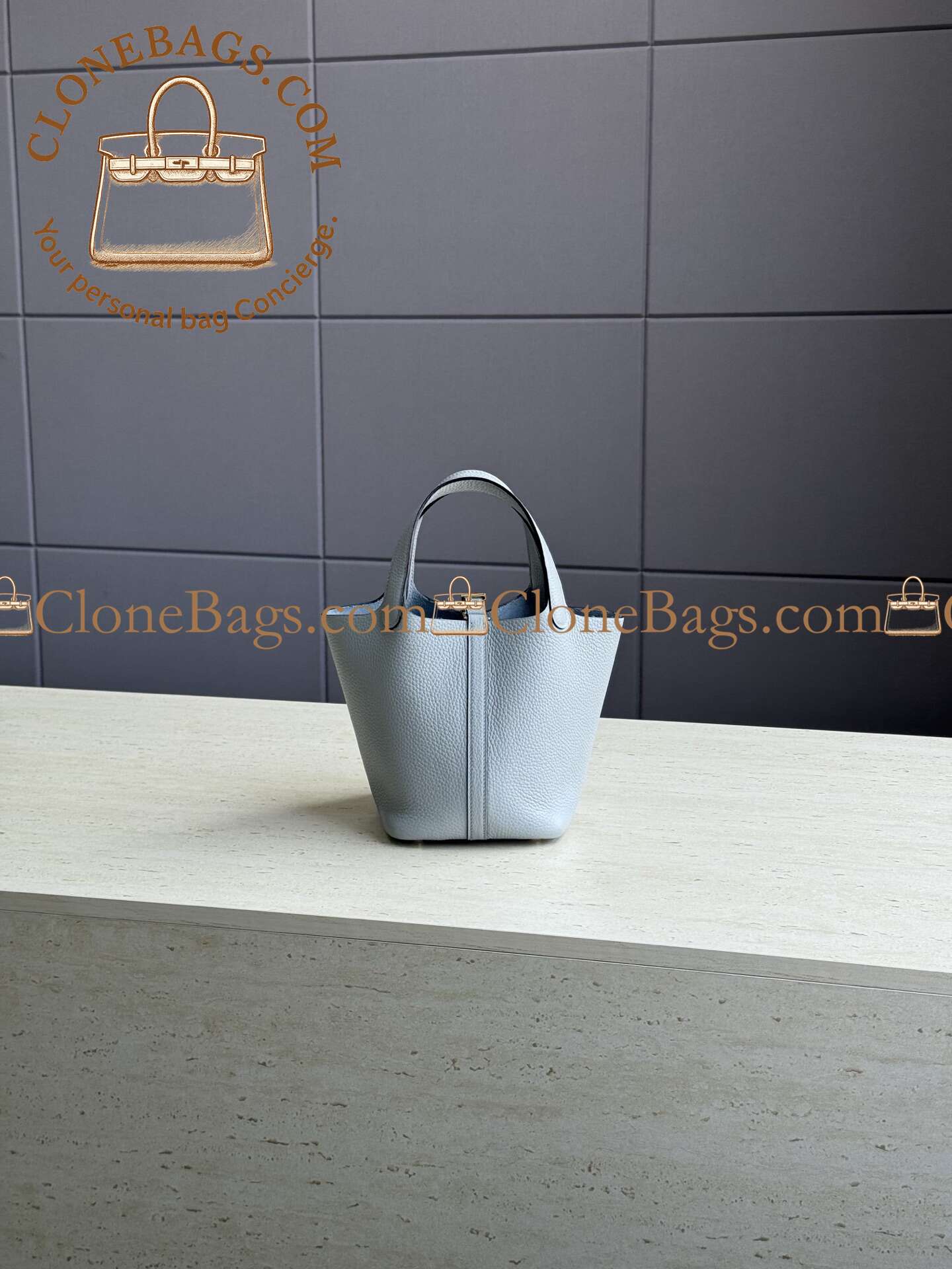 Hermès Replica Designer Bags 1:1 Picotin Lock 18 Bleu Pale Clemence Gold Hardware - Image 4