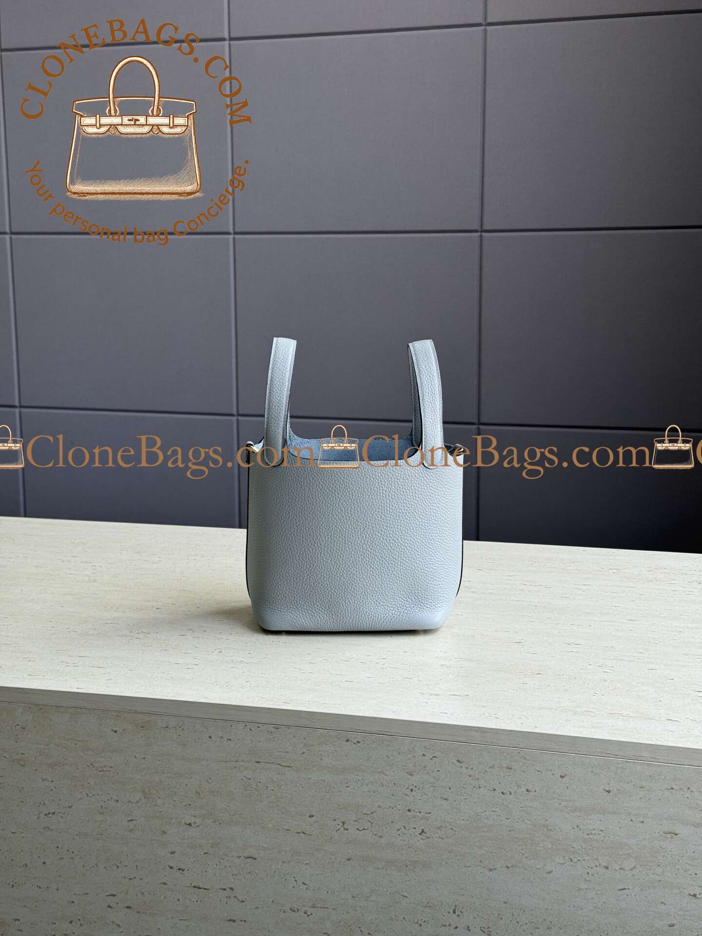 Hermès Replica Designer Bags 1:1 Picotin Lock 18 Bleu Pale Clemence Gold Hardware - Image 5