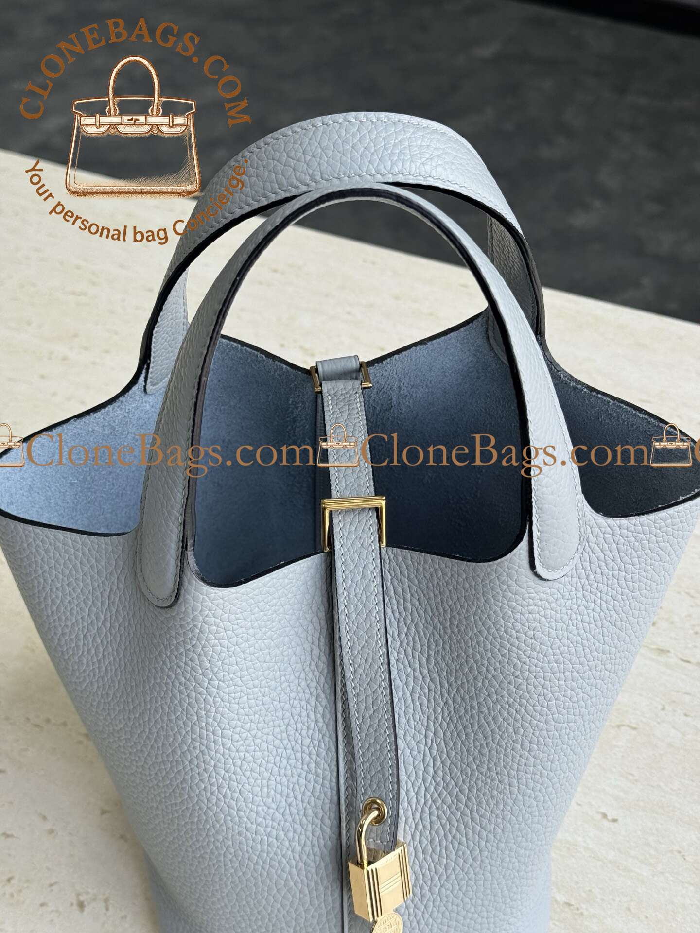 Hermès Replica Designer Bags 1:1 Picotin Lock 18 Bleu Pale Clemence Gold Hardware - Image 8