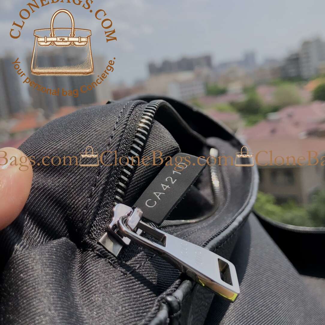 Louis Vuitton Replica Designer Bags 1:1 M40511 Messenger PM Voyager - Image 4