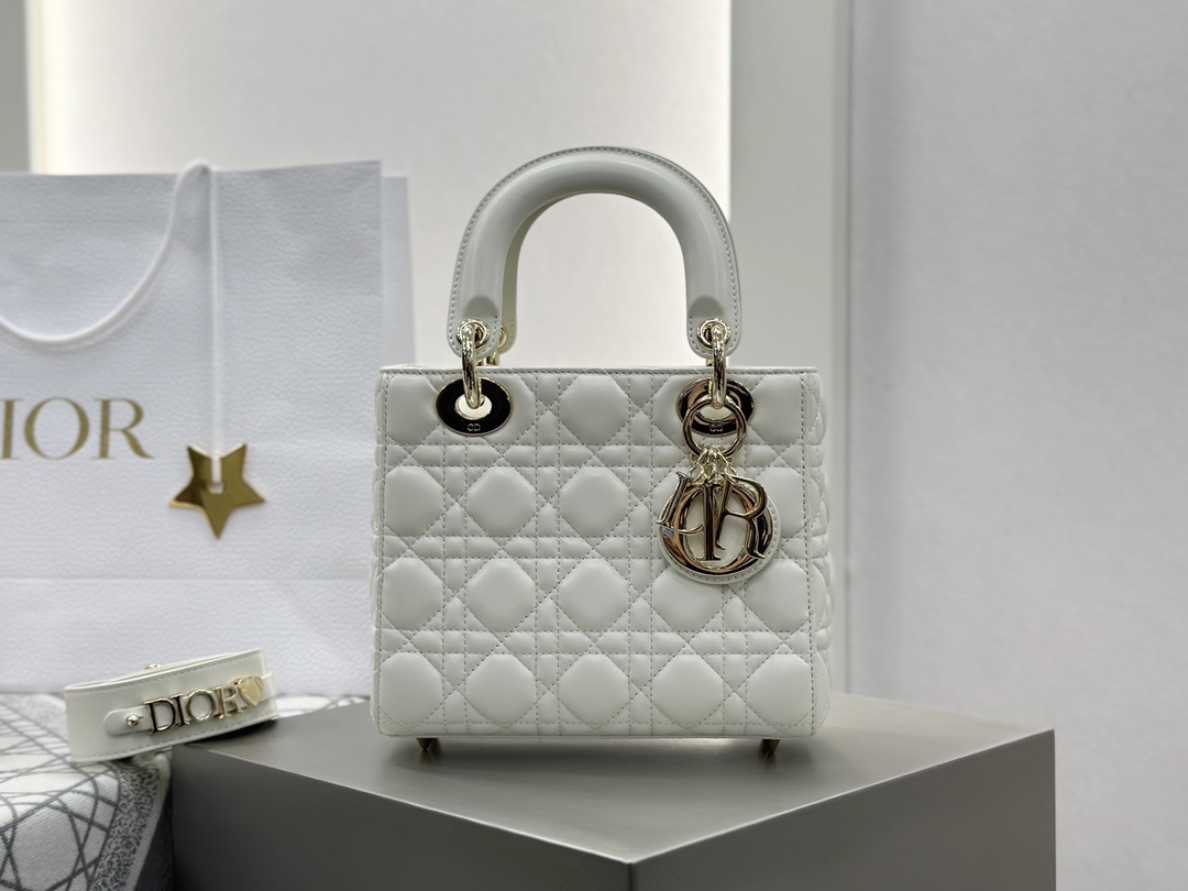 Replica Designer Bags – Dior Small Lady Dior Bag Latte