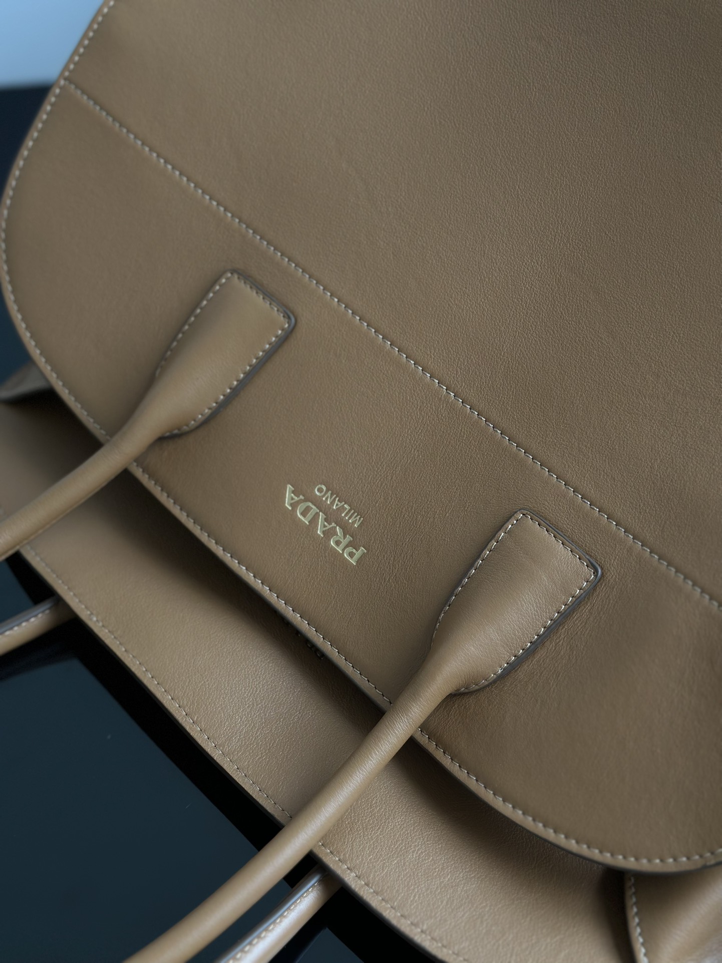 Prada Replica Designer Bags 1:1 Caramel Large leather tote bag with buckles - Image 3
