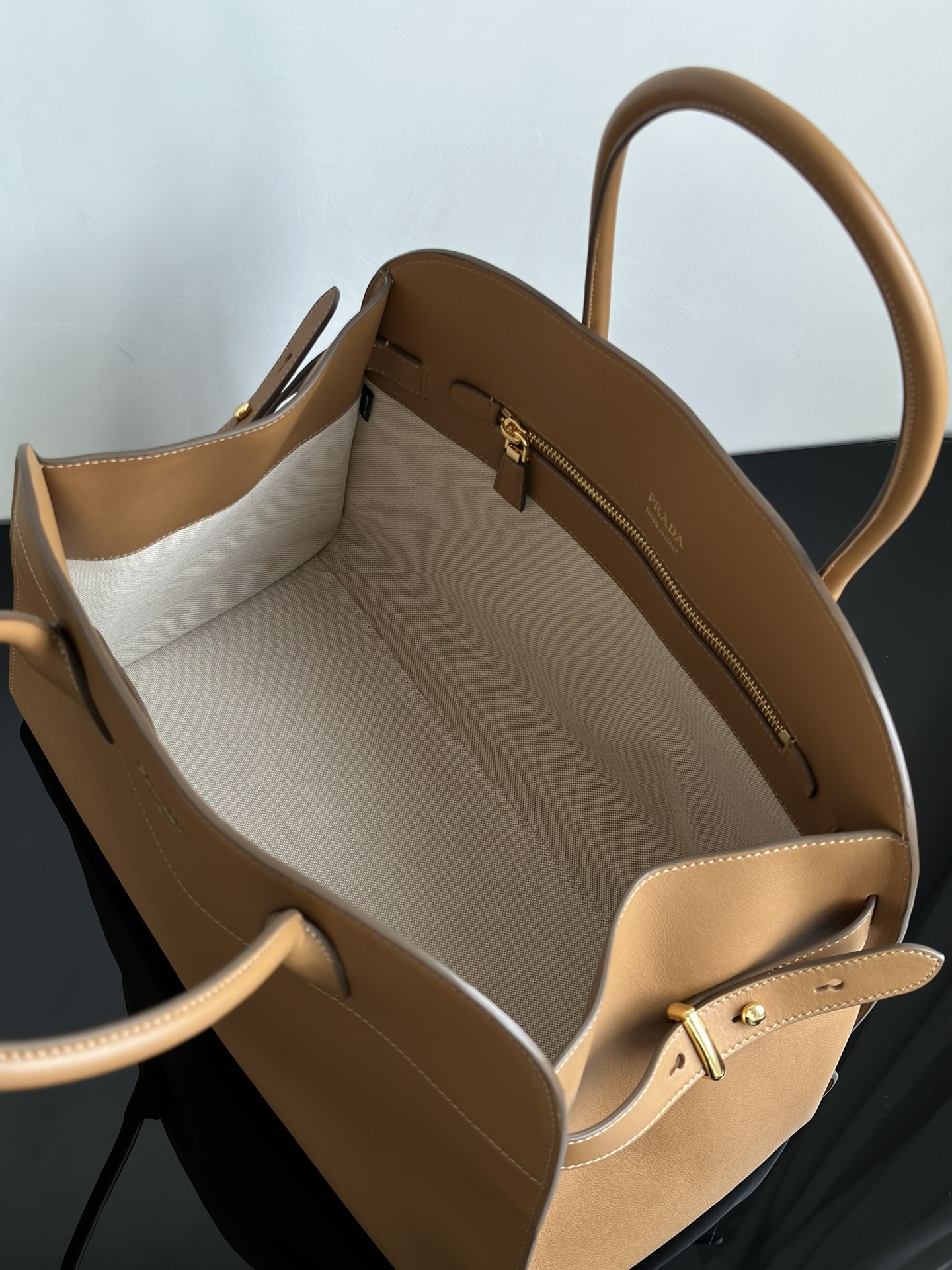 Prada Replica Designer Bags 1:1 Caramel Large leather tote bag with buckles - Image 5