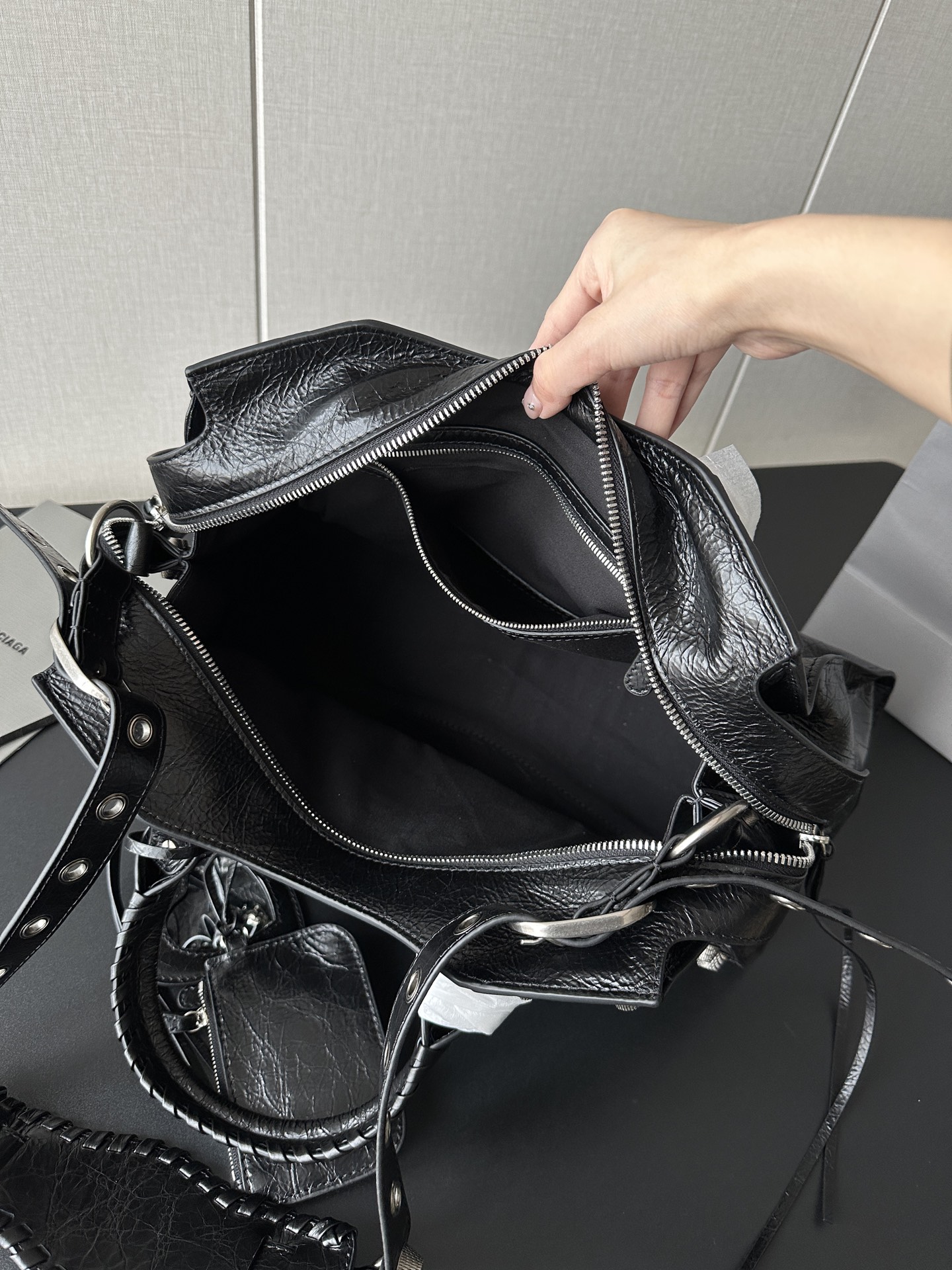 Balenciaga Replica Designer Bags 1:1 Agneau Arena Neo Cagole City Handbag Black - Image 6
