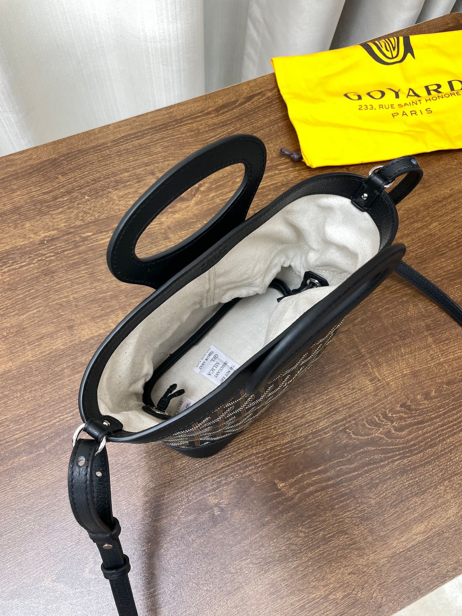 Goyard replica designer bag 1:1 Beluga Mini Bag 24*18*9cm Black - Image 4