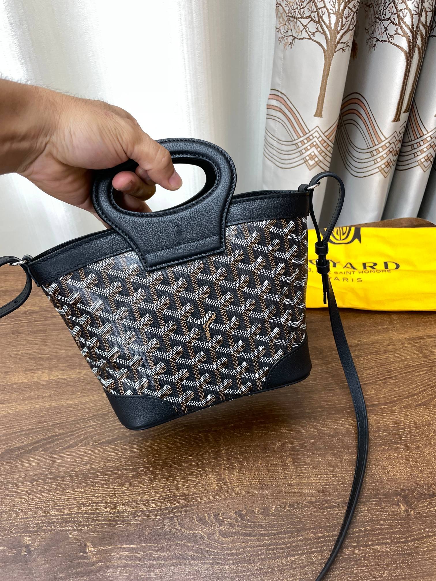 Goyard replica designer bag 1:1 Beluga Mini Bag 24*18*9cm Black - Image 2