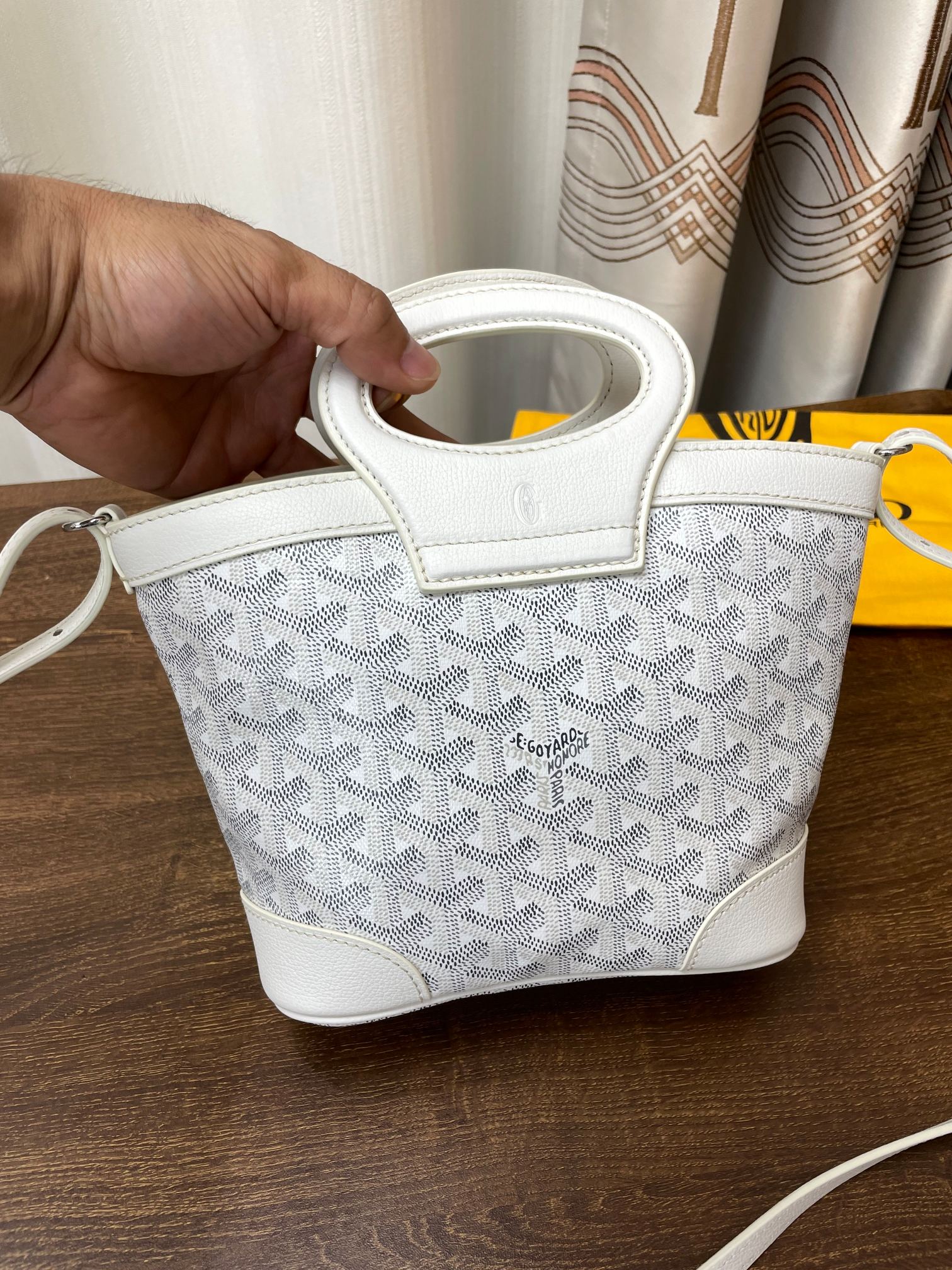 Goyard replica designer bag 1:1 Beluga Mini Bag 24*18*9cm White - Image 3