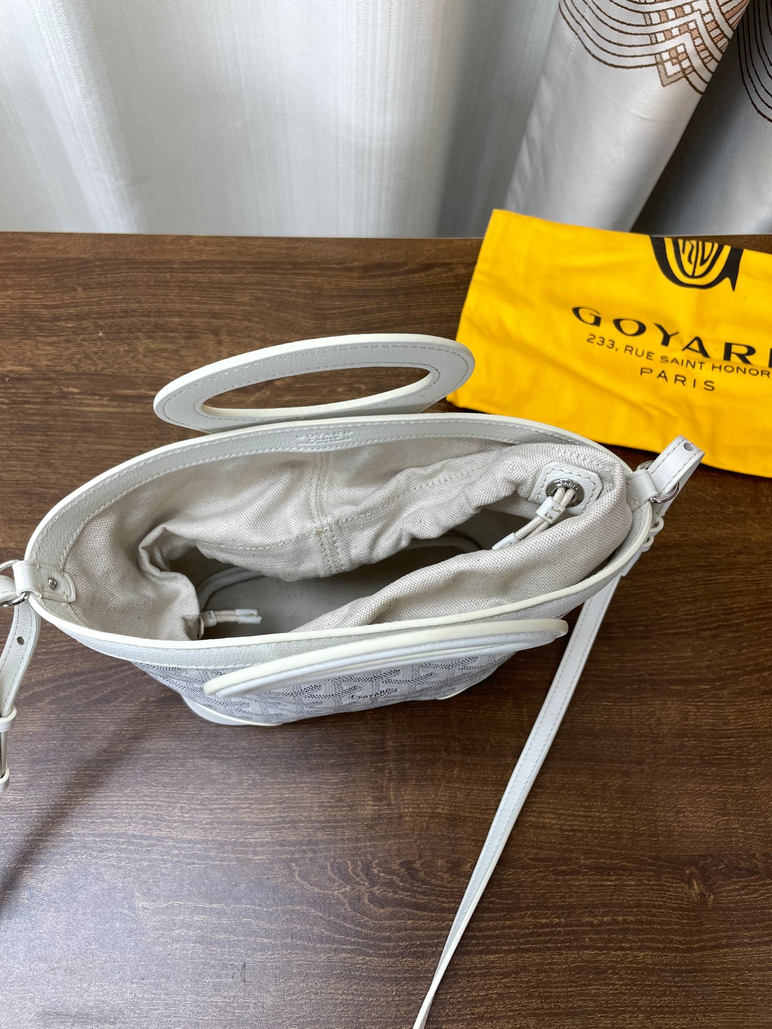 Goyard replica designer bag 1:1 Beluga Mini Bag 24*18*9cm White - Image 9
