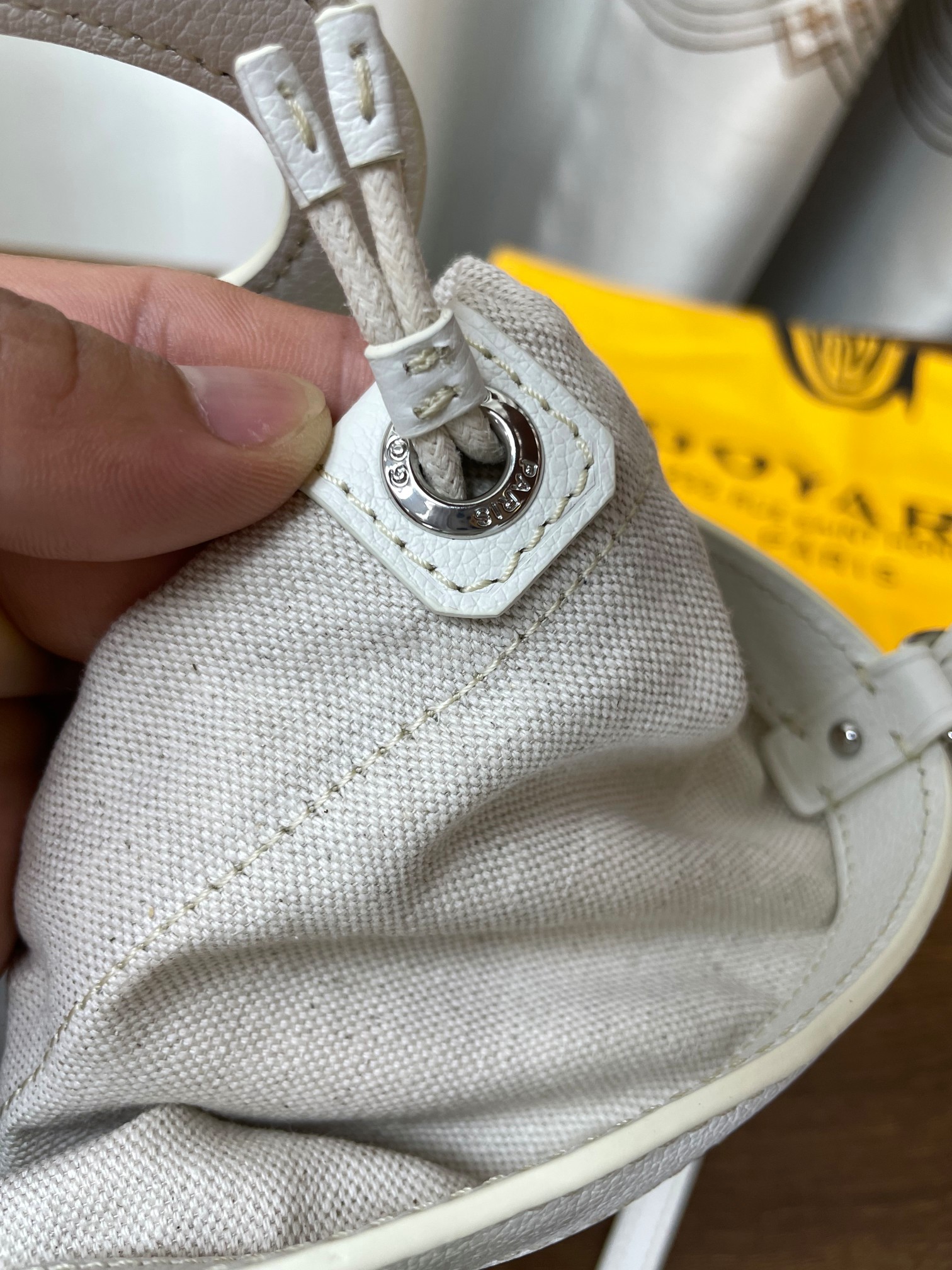 Goyard replica designer bag 1:1 Beluga Mini Bag 24*18*9cm White - Image 2
