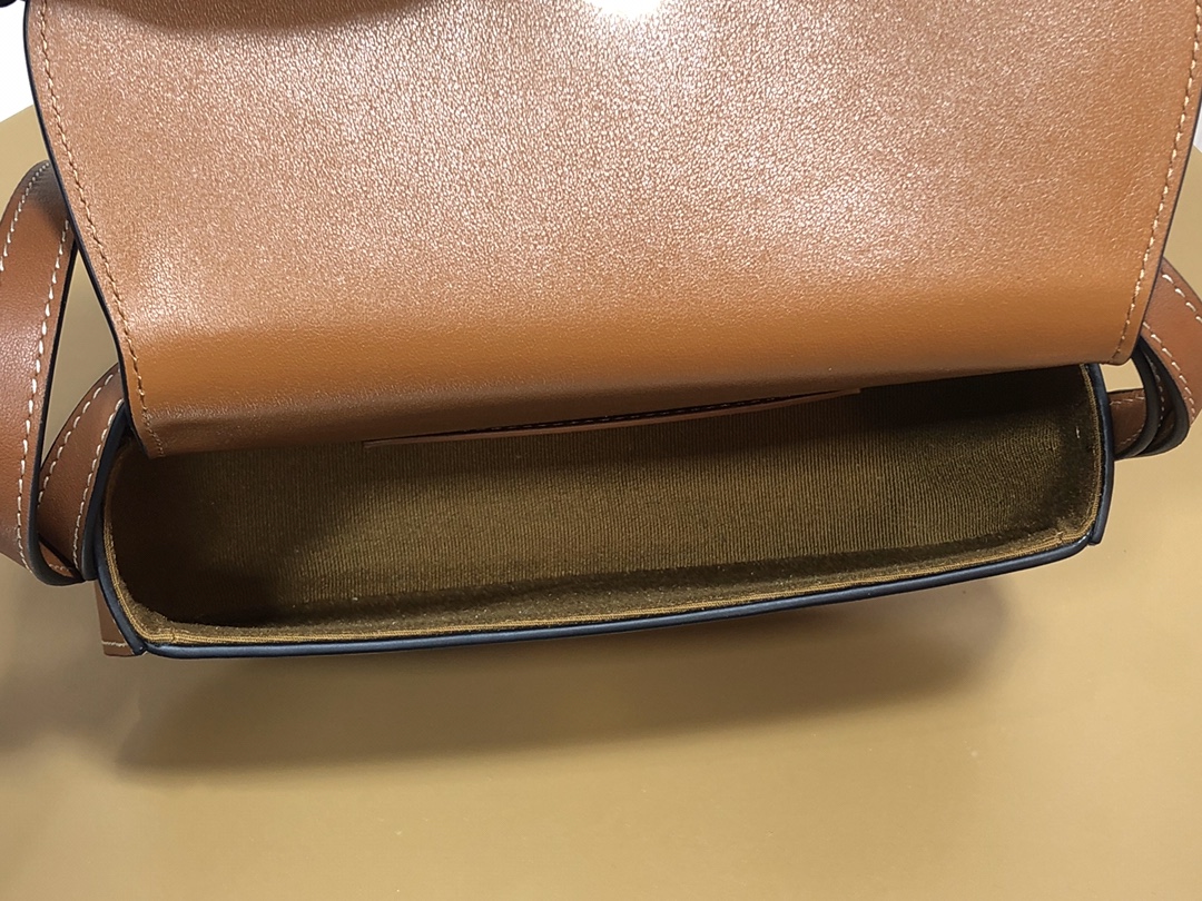 Celine Replica Designer Bags 1:1 Smooth Calfskin Tabou Clutch Tan 18 X 8 X 5cm - Image 5