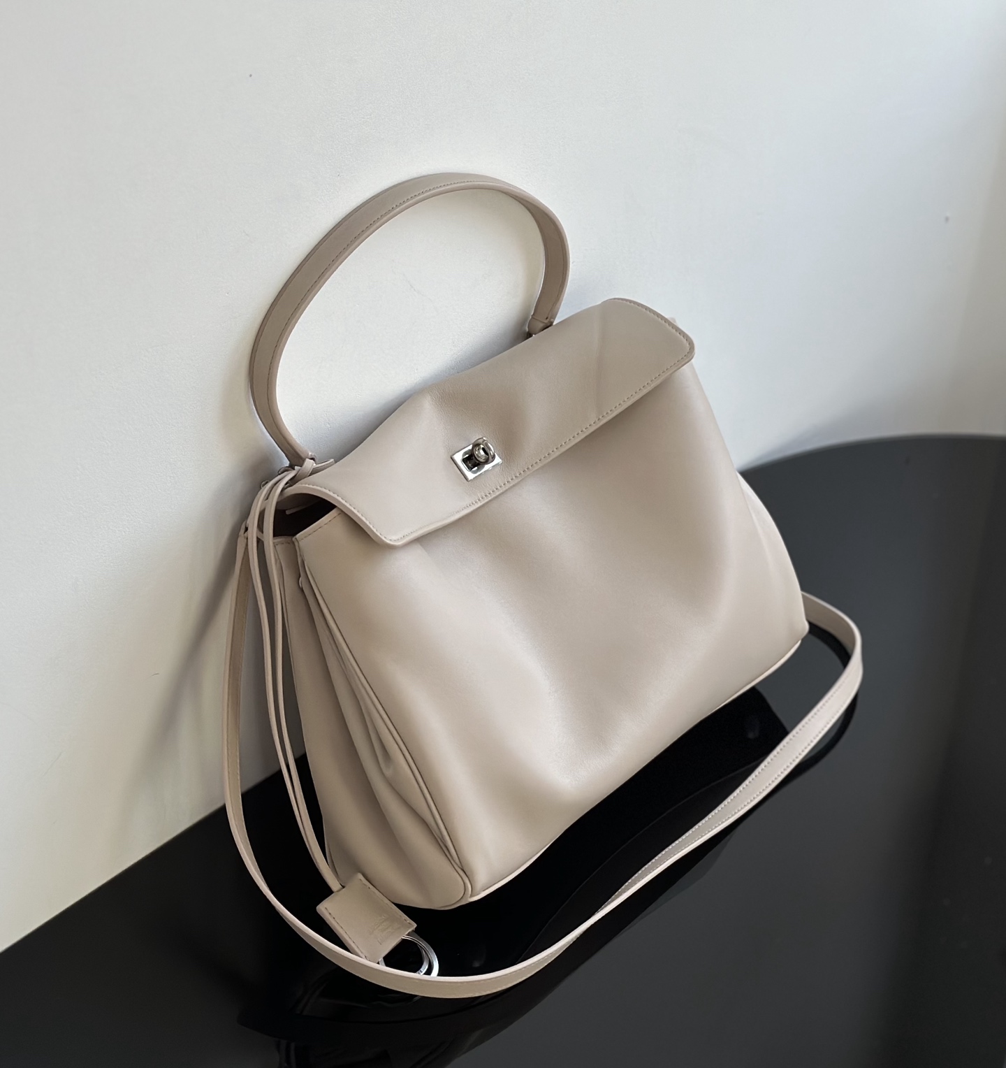 Balenciaga 1:1 Top Replica: Medium Rodeo Handbag in Almond