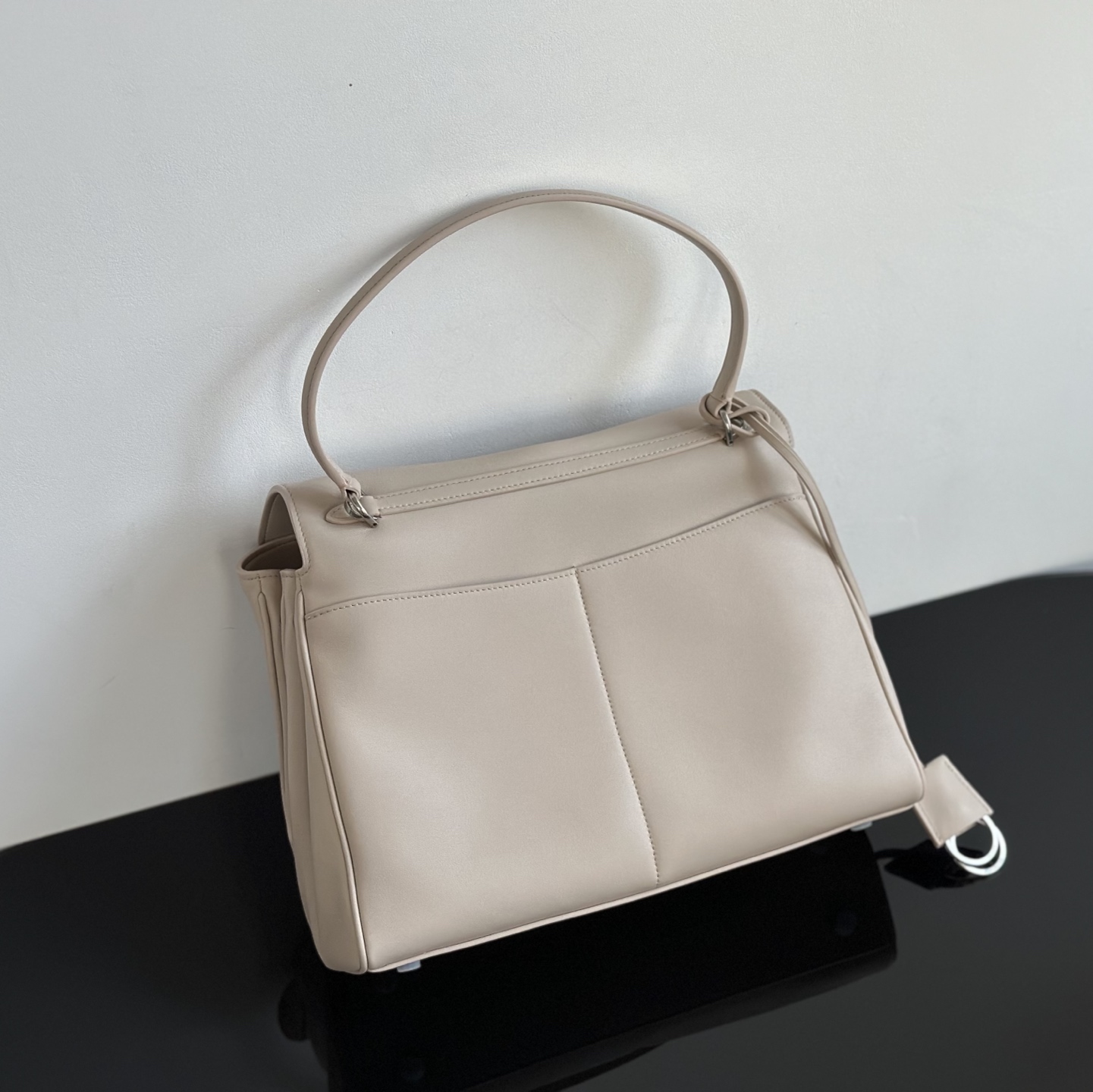 Balenciaga Replica Designer Bags 1:1 Rodeo Handbag Medium Almond 35 × 23.5 × 11 CM - Image 9