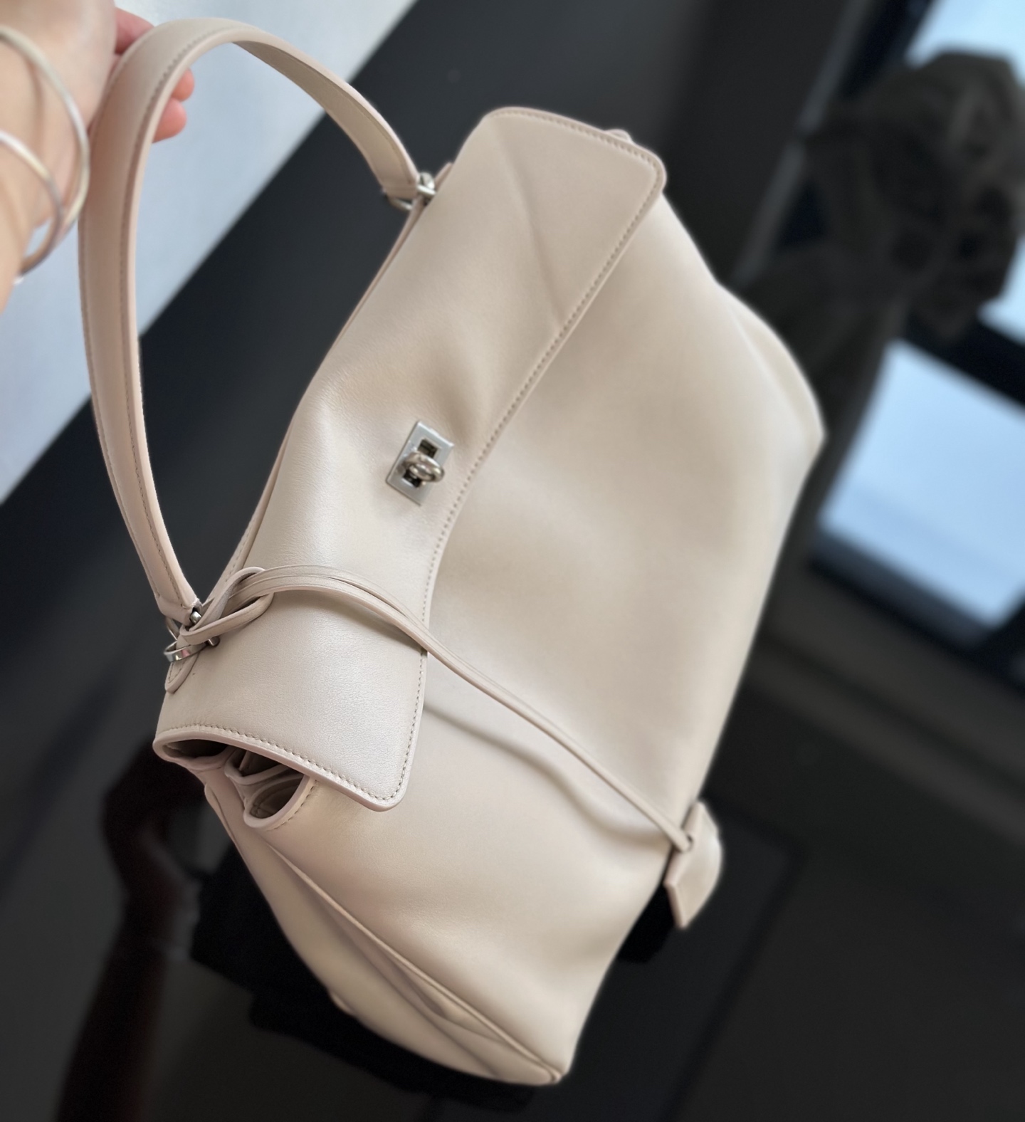 Balenciaga Replica Designer Bags 1:1 Rodeo Handbag Medium Almond 35 × 23.5 × 11 CM - Image 3