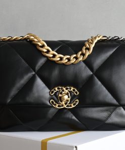 Chanel 19 Handbag Black 16 × 26 × 9 CM