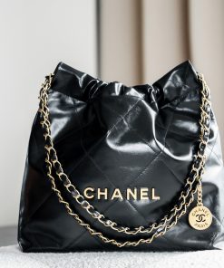 Small Chanel 22 Handbag Black 35 × 37 × 7 CM