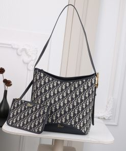 Medium Dior Médaillon Bucket Bag Blue Dior Oblique Jacquard Gold-Tone Metal 26.0 × 15.0 × 26.5 CM