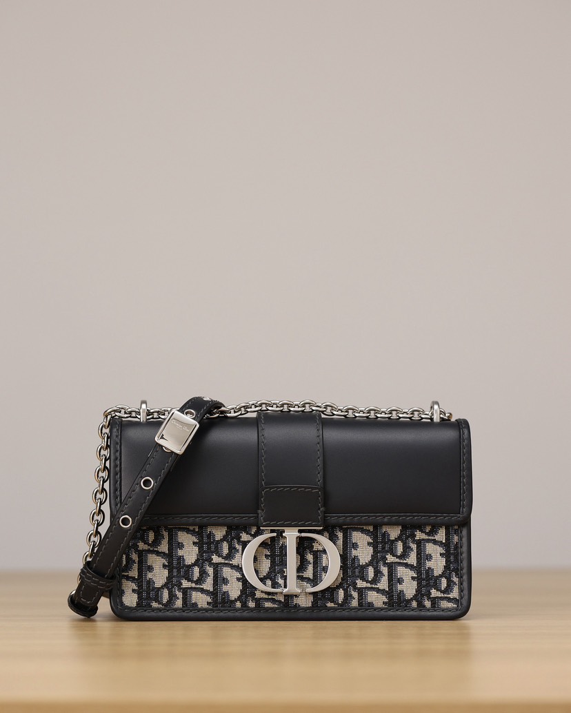30 Montaigne