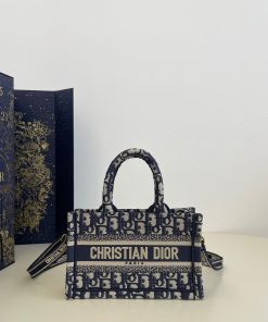 Mini Dior Book Tote Blue Dior Oblique Jacquard Gold-Tone Metal 13.0 × 7.5 × 21.5 CM