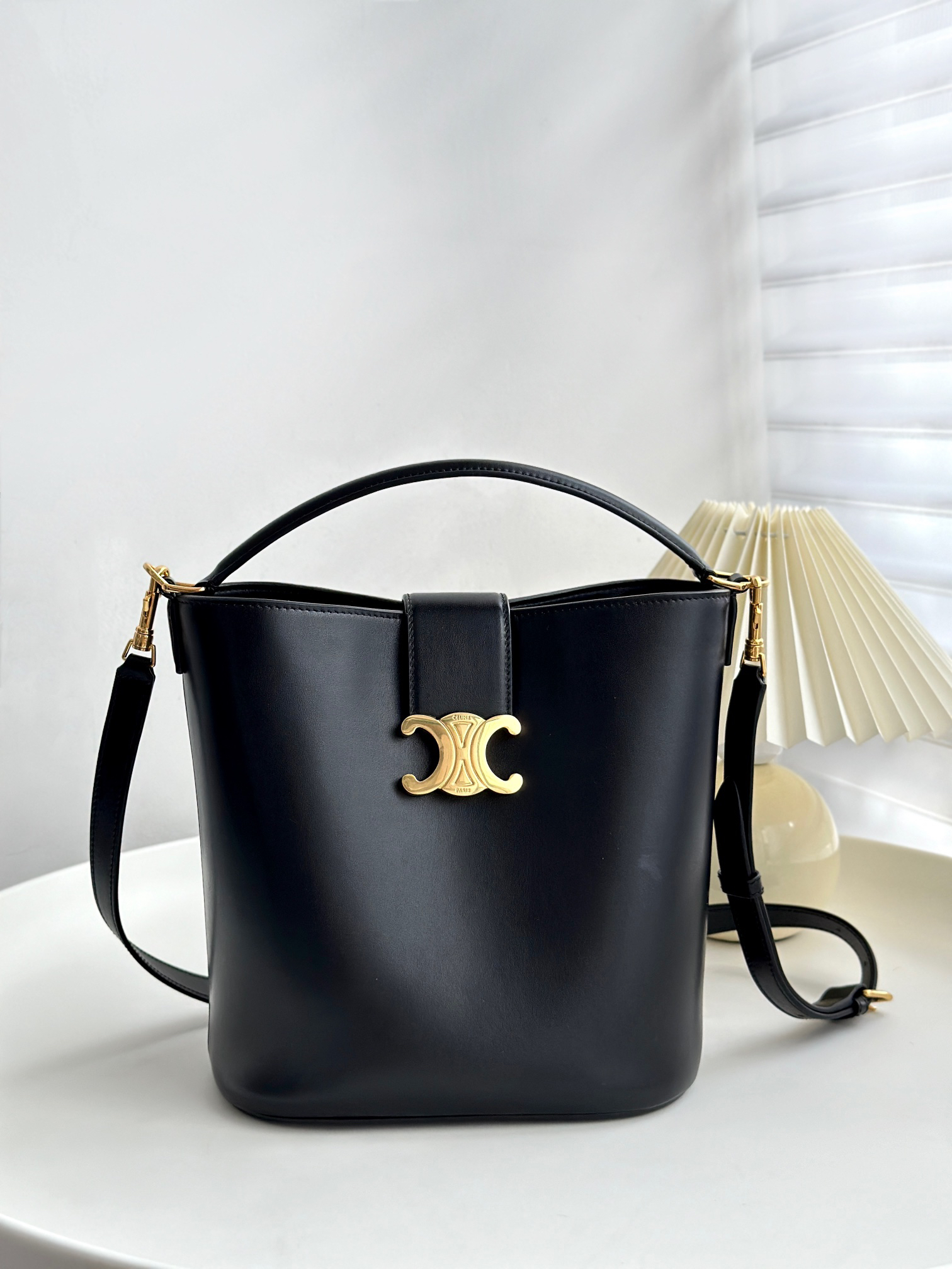 Louise Bucket Medium