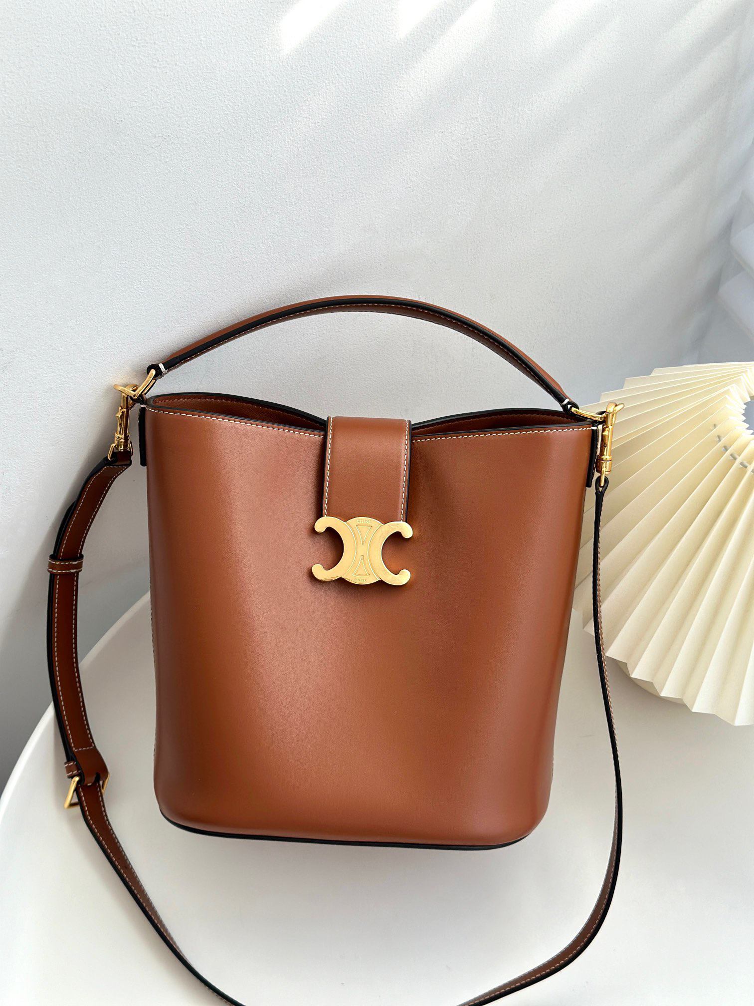 Louise Bucket Medium