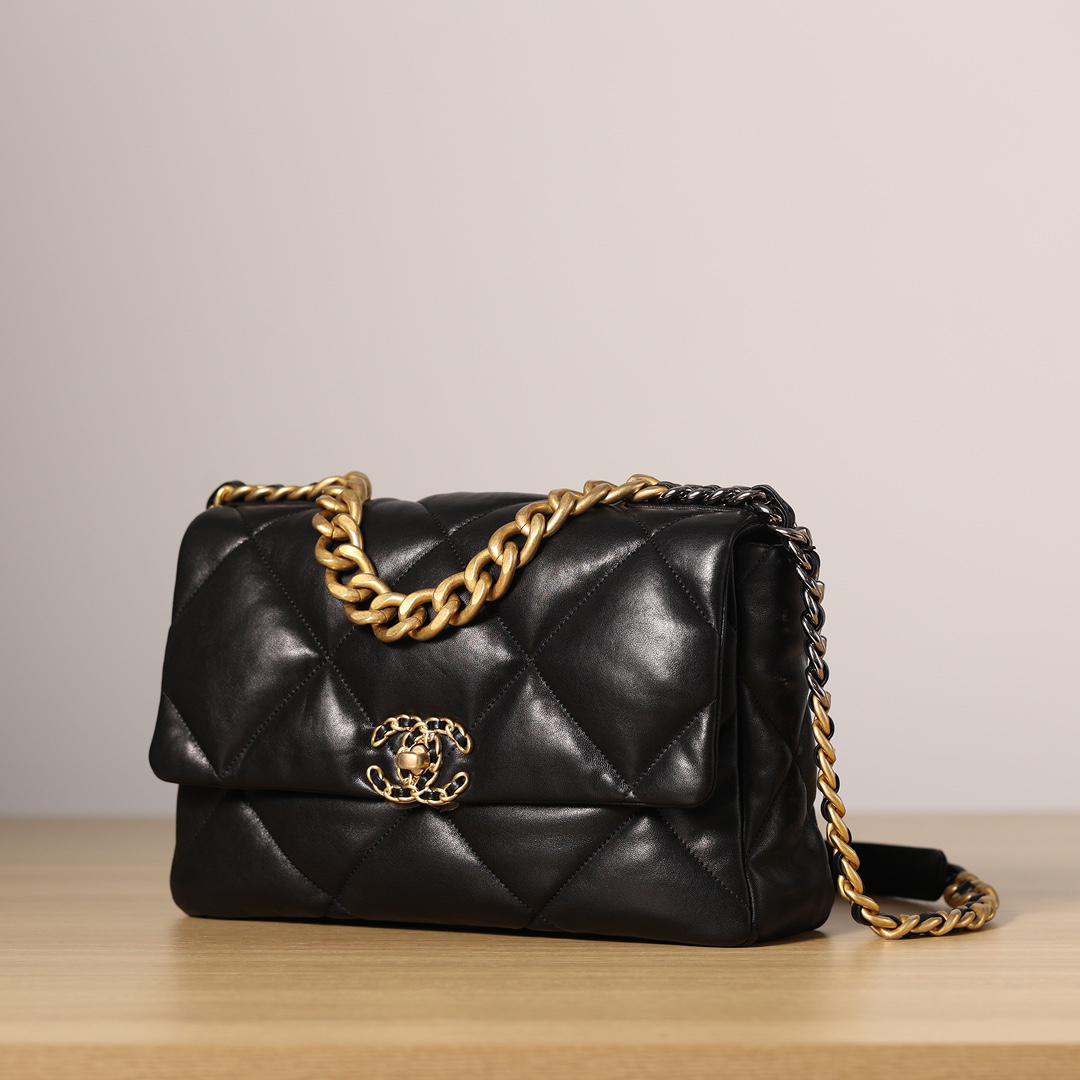 CHANEL 19 - Image 2