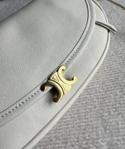 Alternative view of Halfmoon Soft Triomphe Little