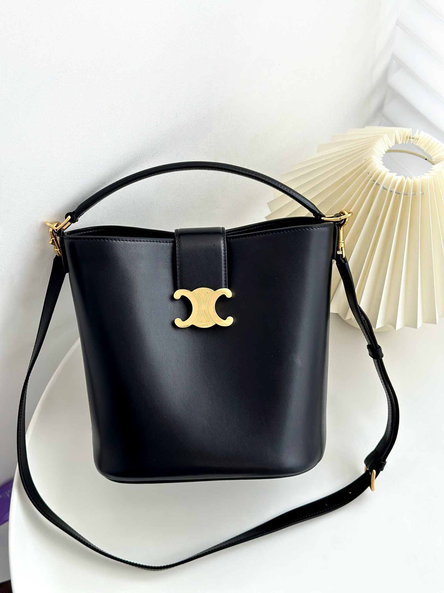 Louise Bucket Medium