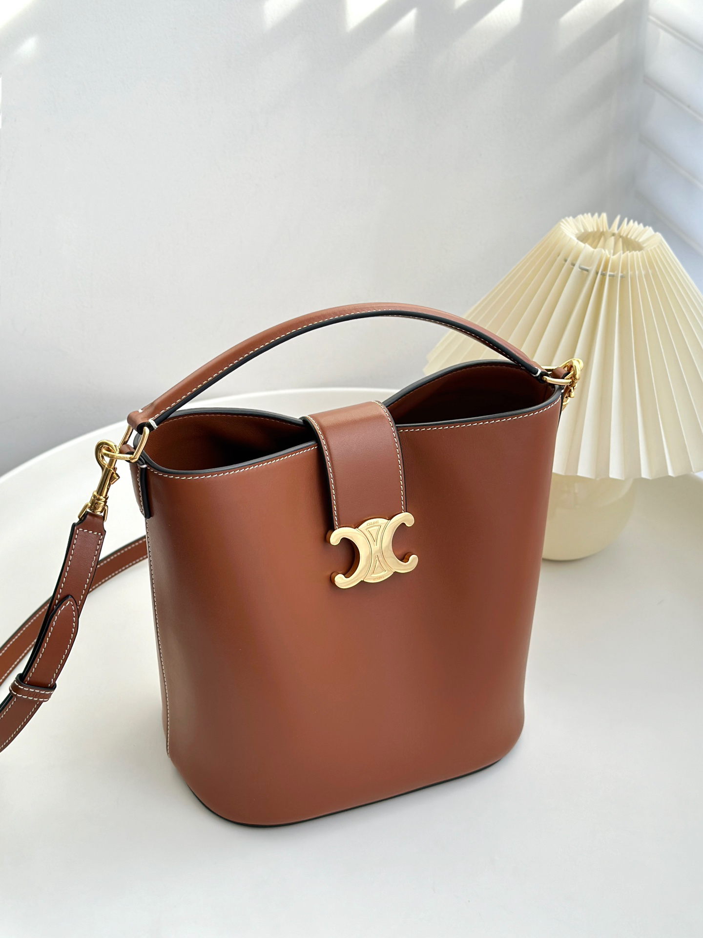 Louise Bucket Medium