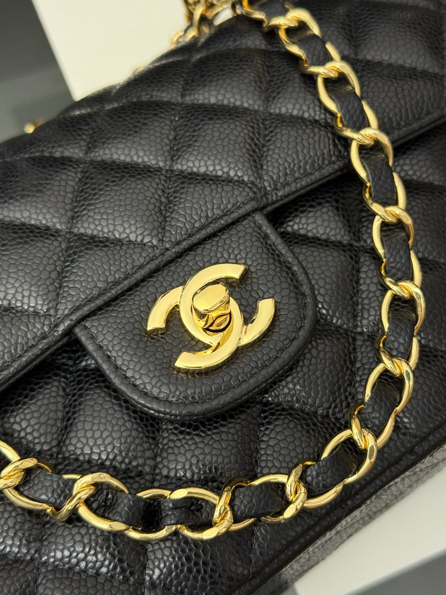 Classic Handbag - Image 3