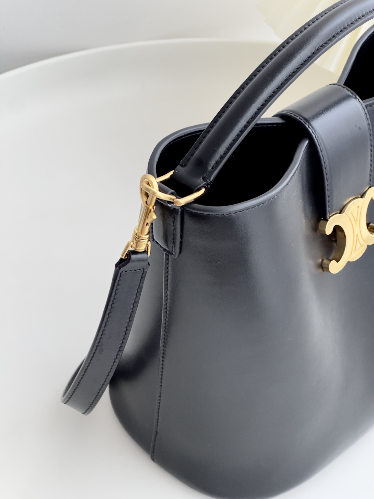 Louise Bucket Medium