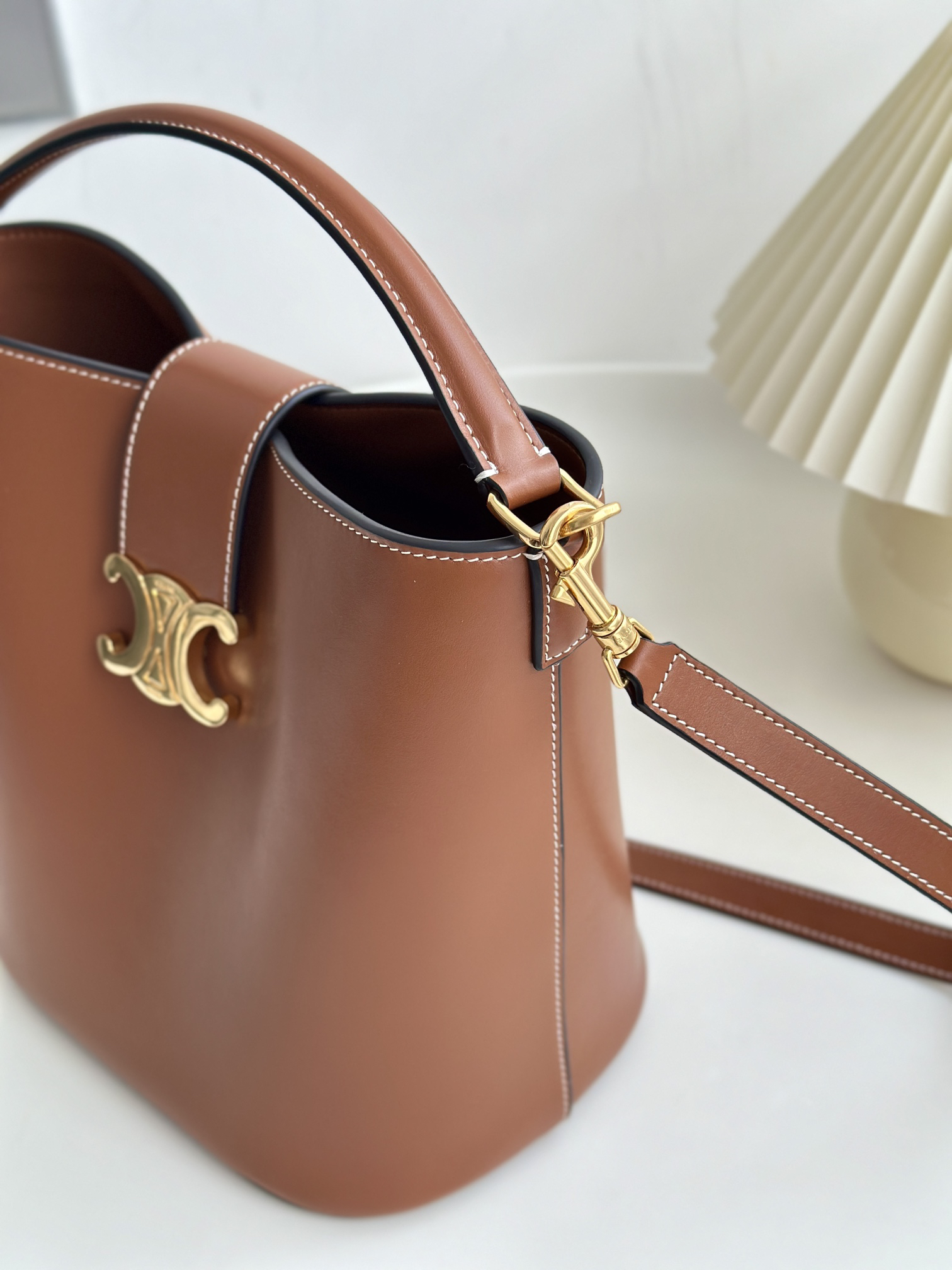 Louise Bucket Medium