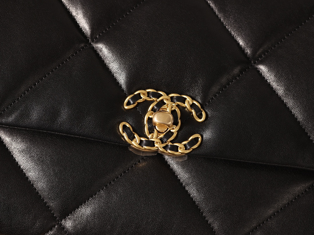 CHANEL 19 - Image 4