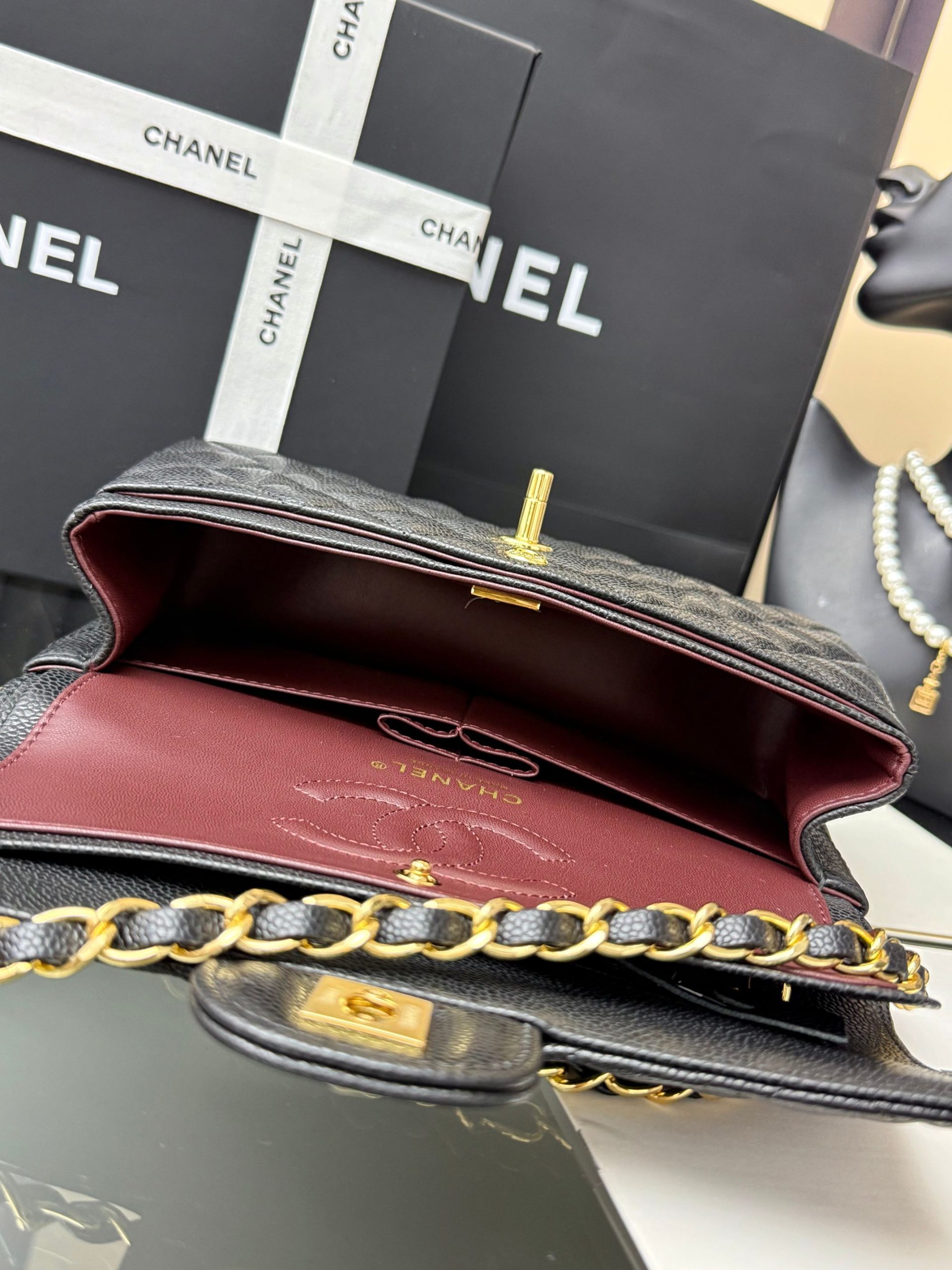 Classic Handbag - Image 4