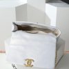 CHANEL 19
