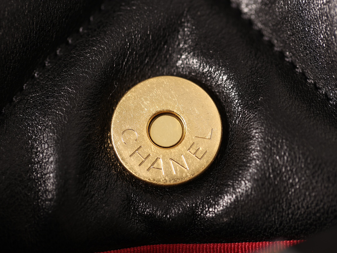 CHANEL 19 - Image 6