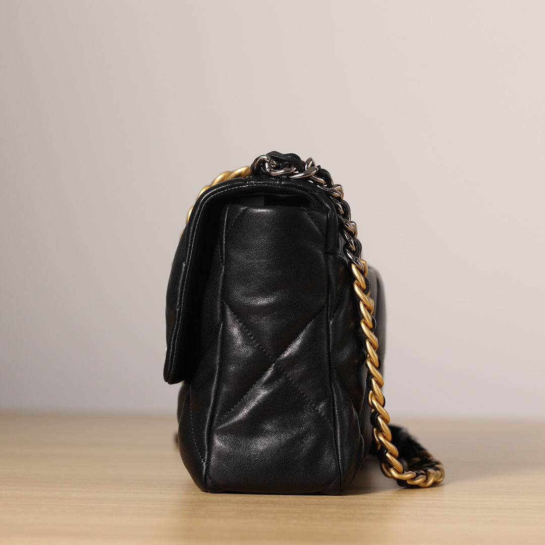 CHANEL 19 - Image 7