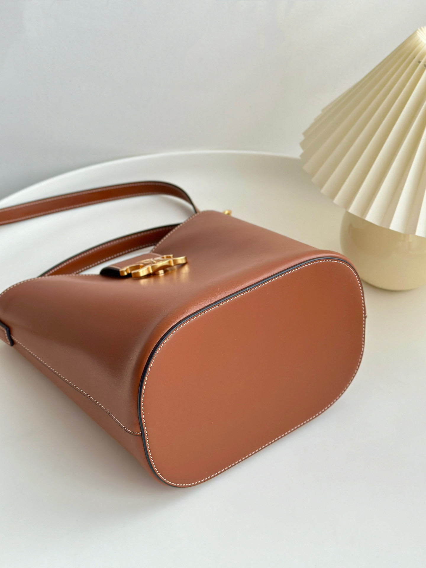 Louise Bucket Medium