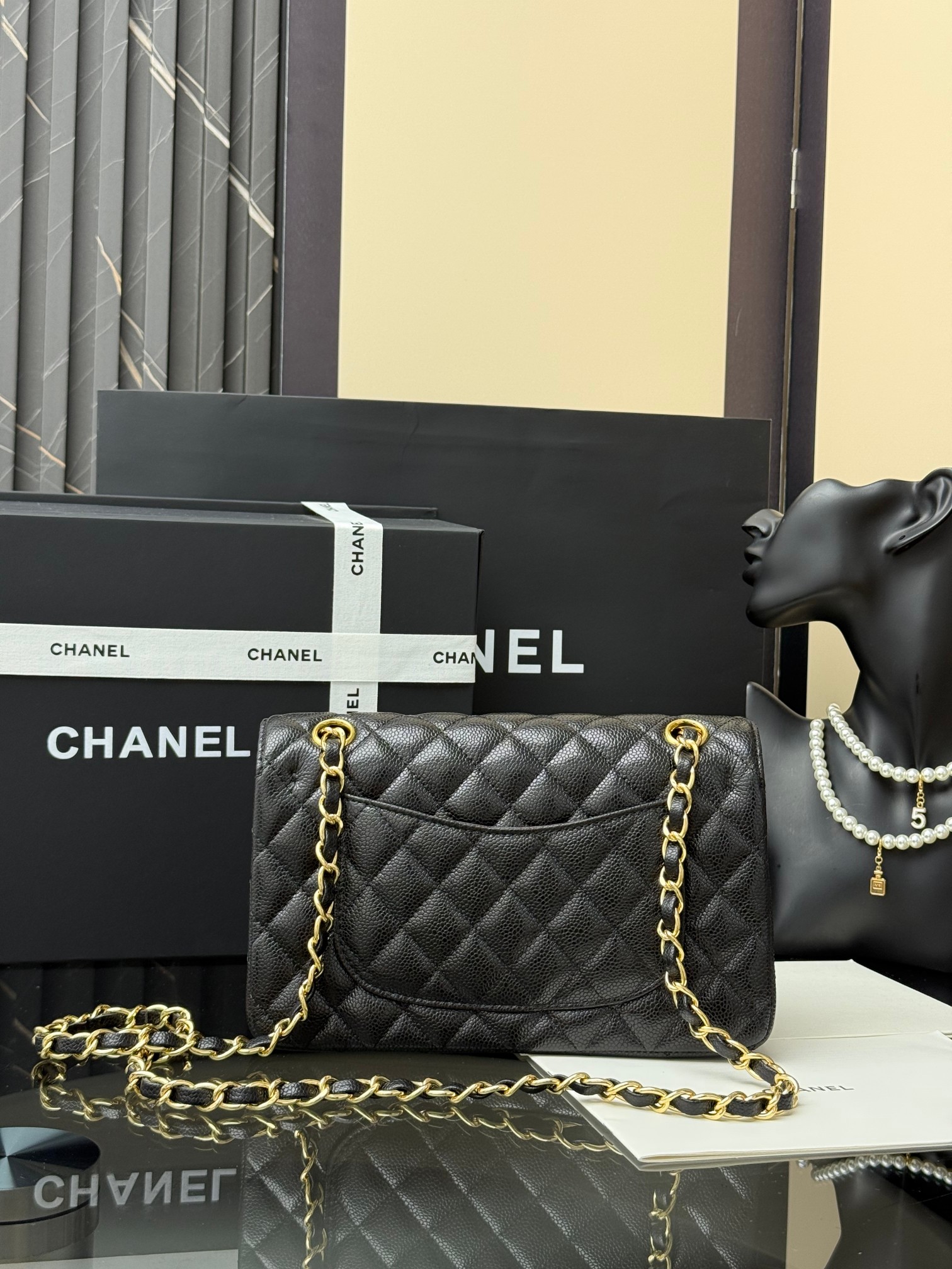 Classic Handbag - Image 9