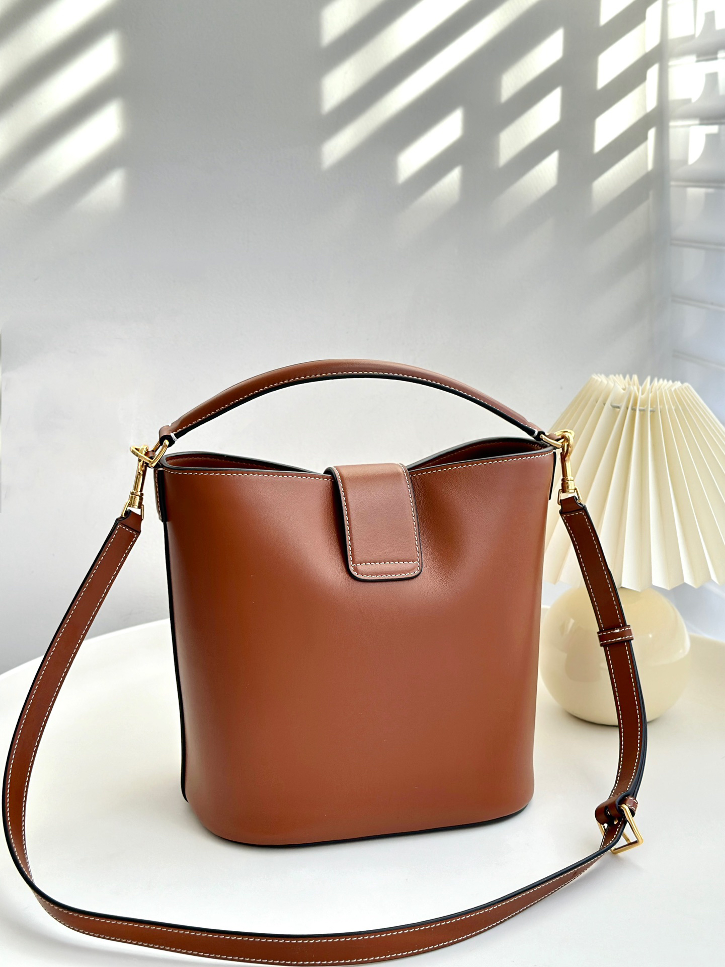 Louise Bucket Medium