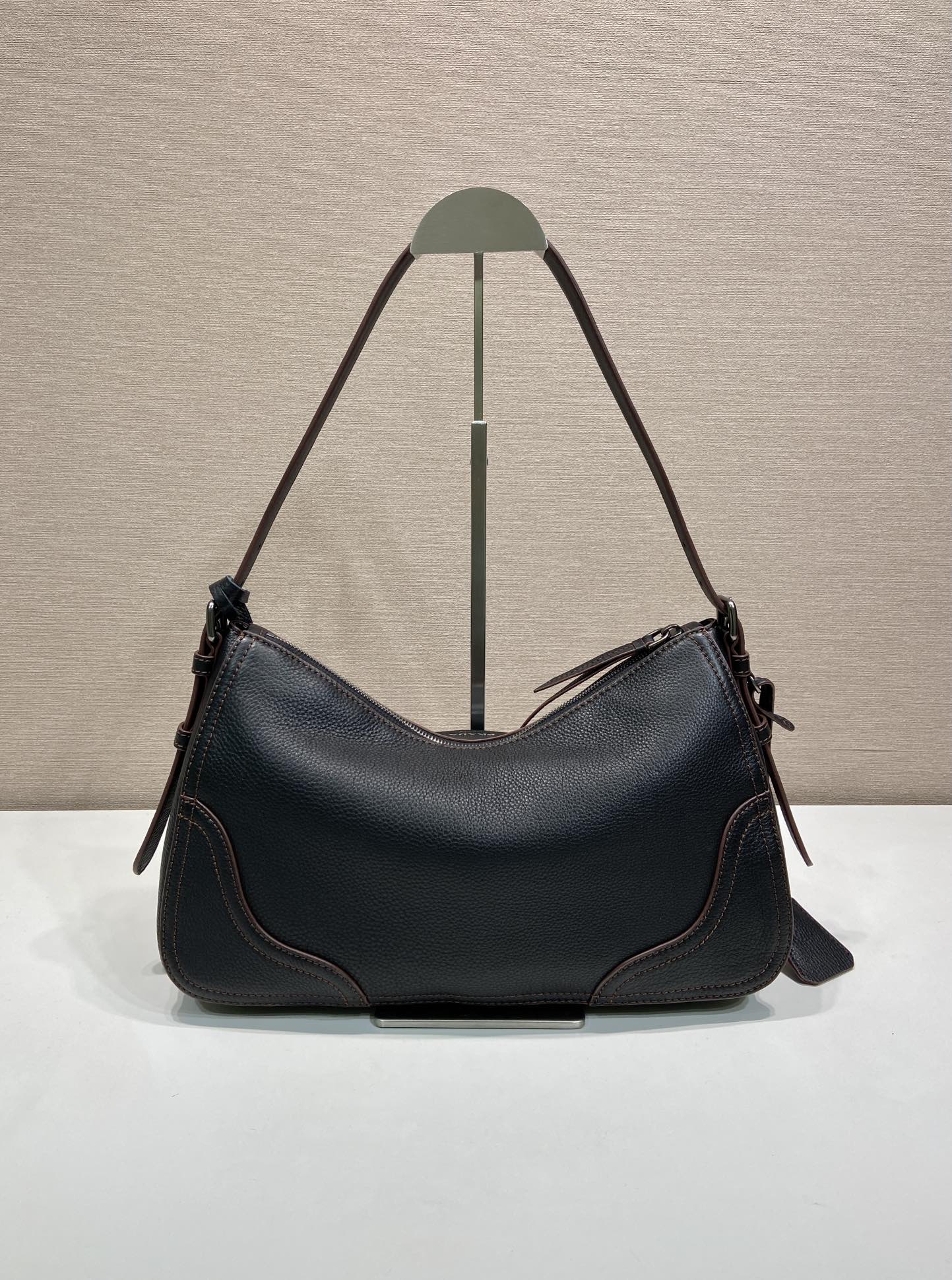 Aimée Large Leather Shoulder Bag - Image 7