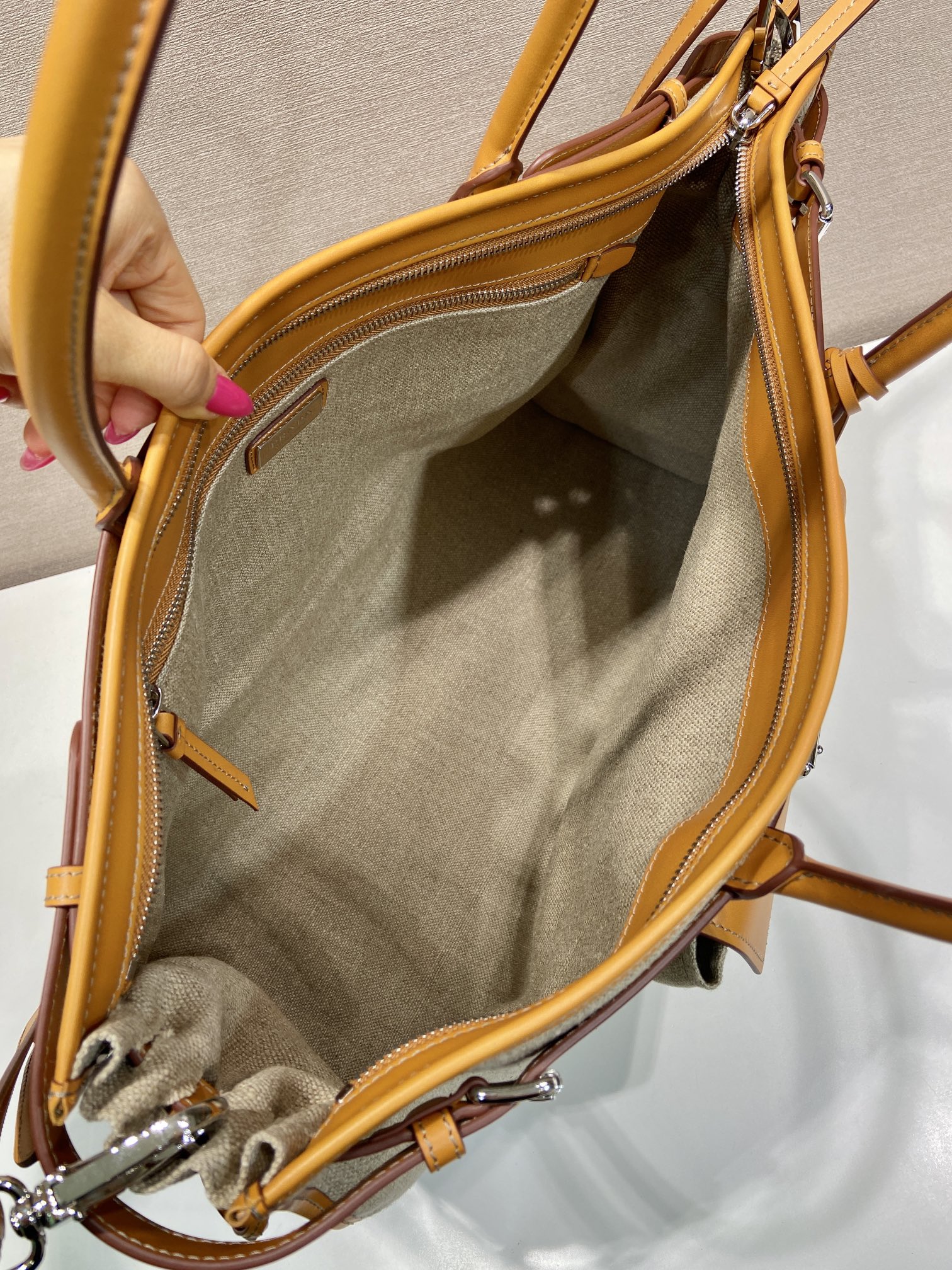 Bonnie Linen and Leather Tote Bag - Image 4