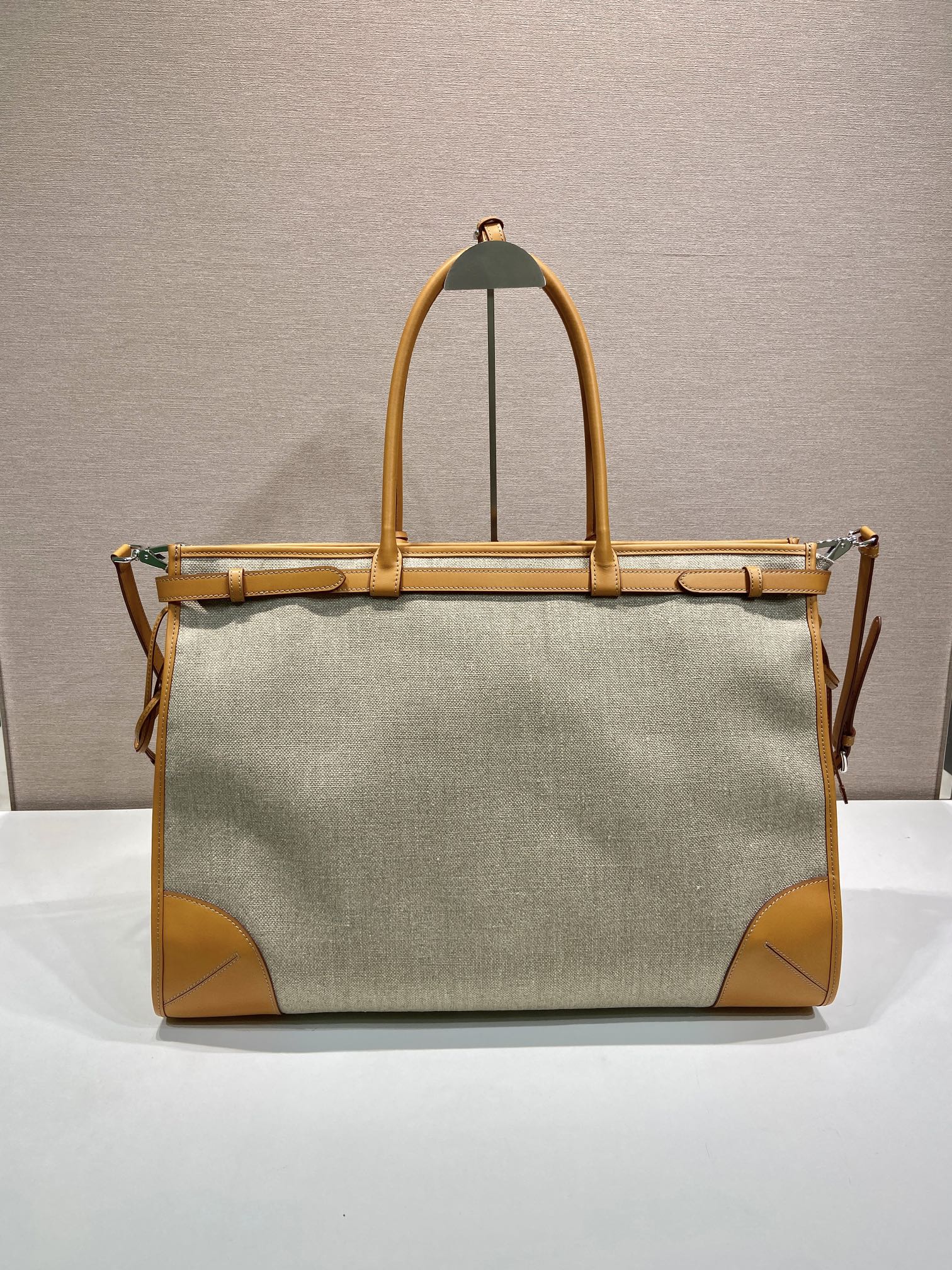 Bonnie Linen and Leather Tote Bag - Image 8