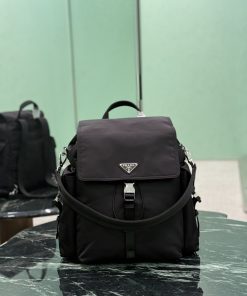 Explore leather backpack Black 37.0x38.0x19.5 CM