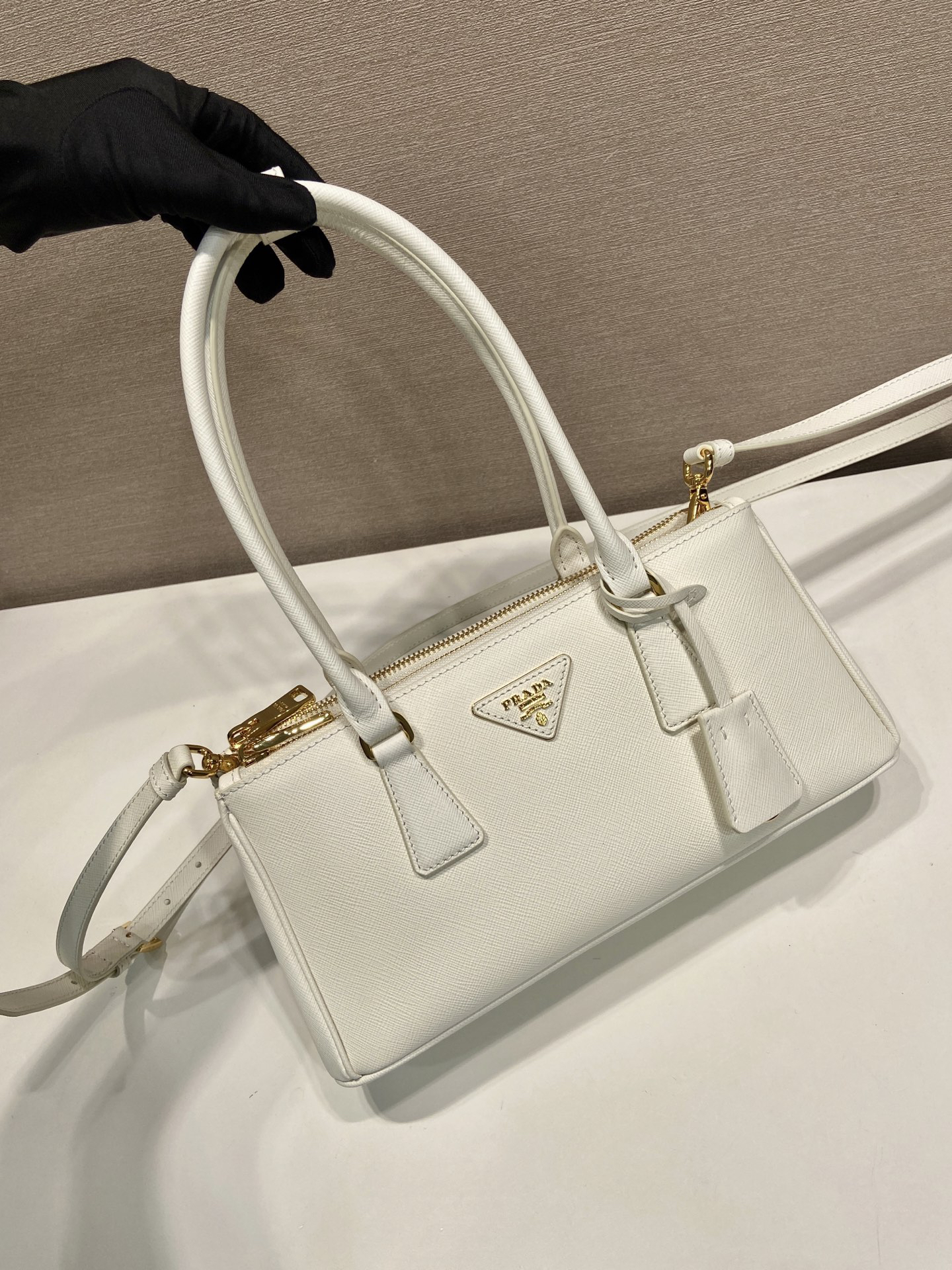 Galleria Medium Leather Bag - Image 3