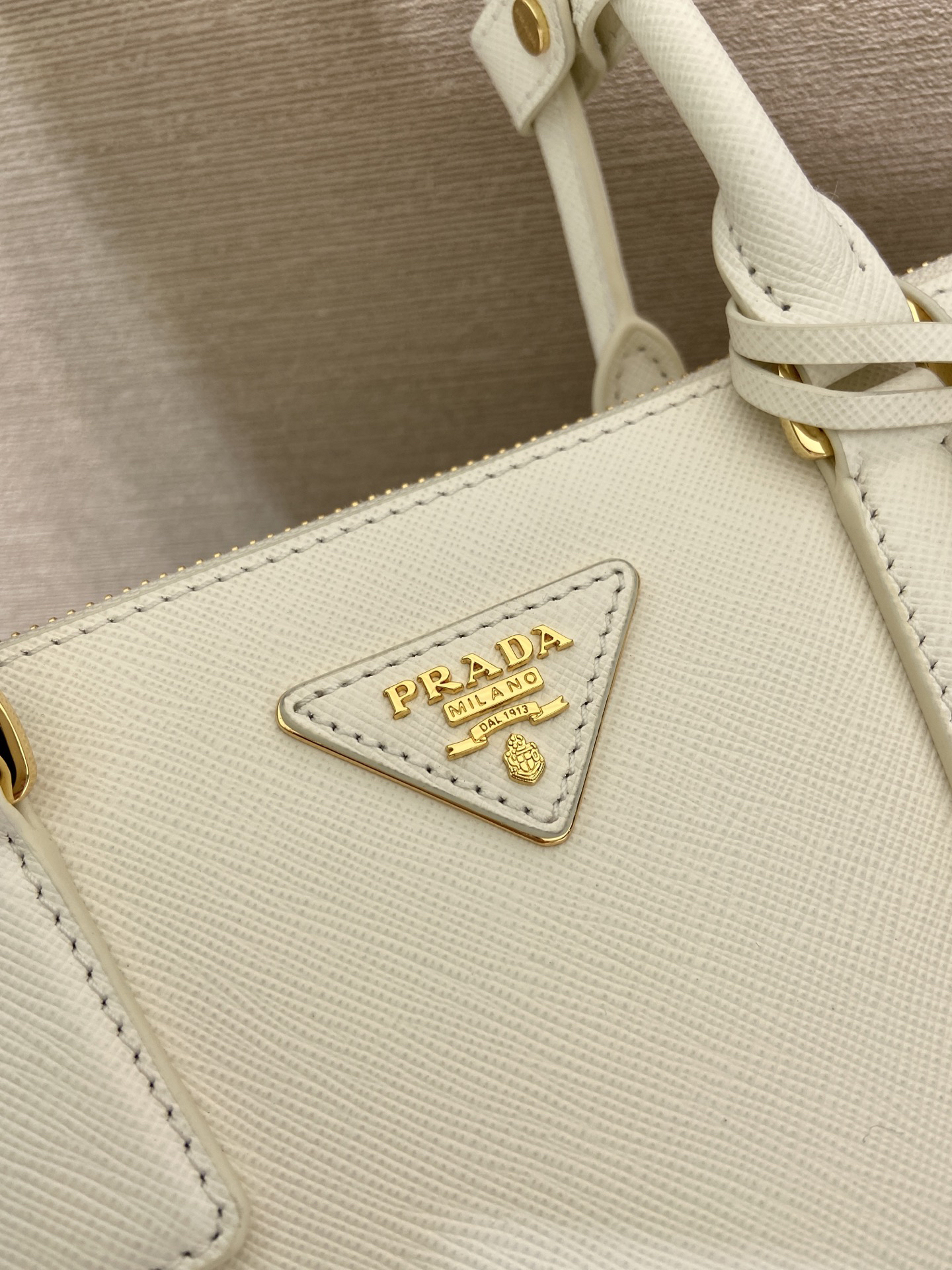 Galleria Medium Leather Bag - Image 4