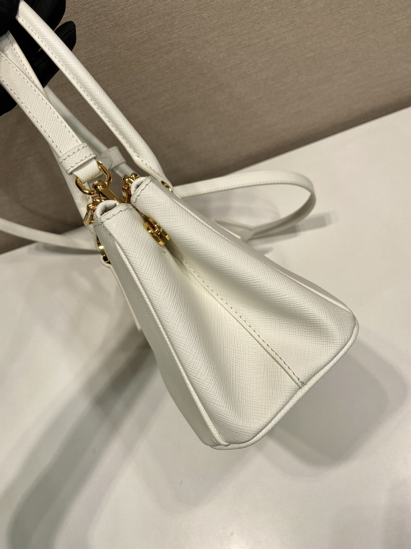 Galleria Medium Leather Bag - Image 6