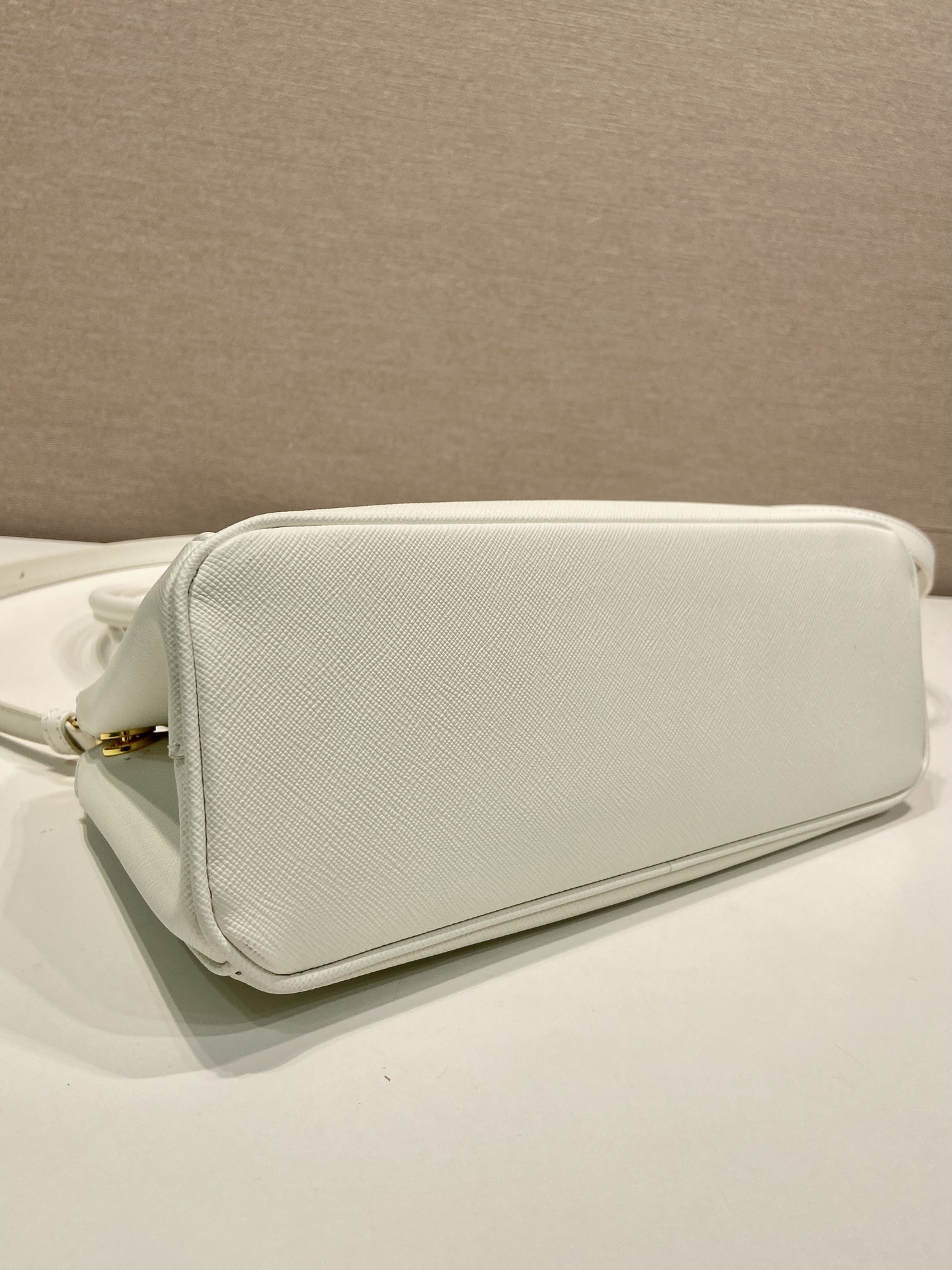 Galleria Medium Leather Bag - Image 7