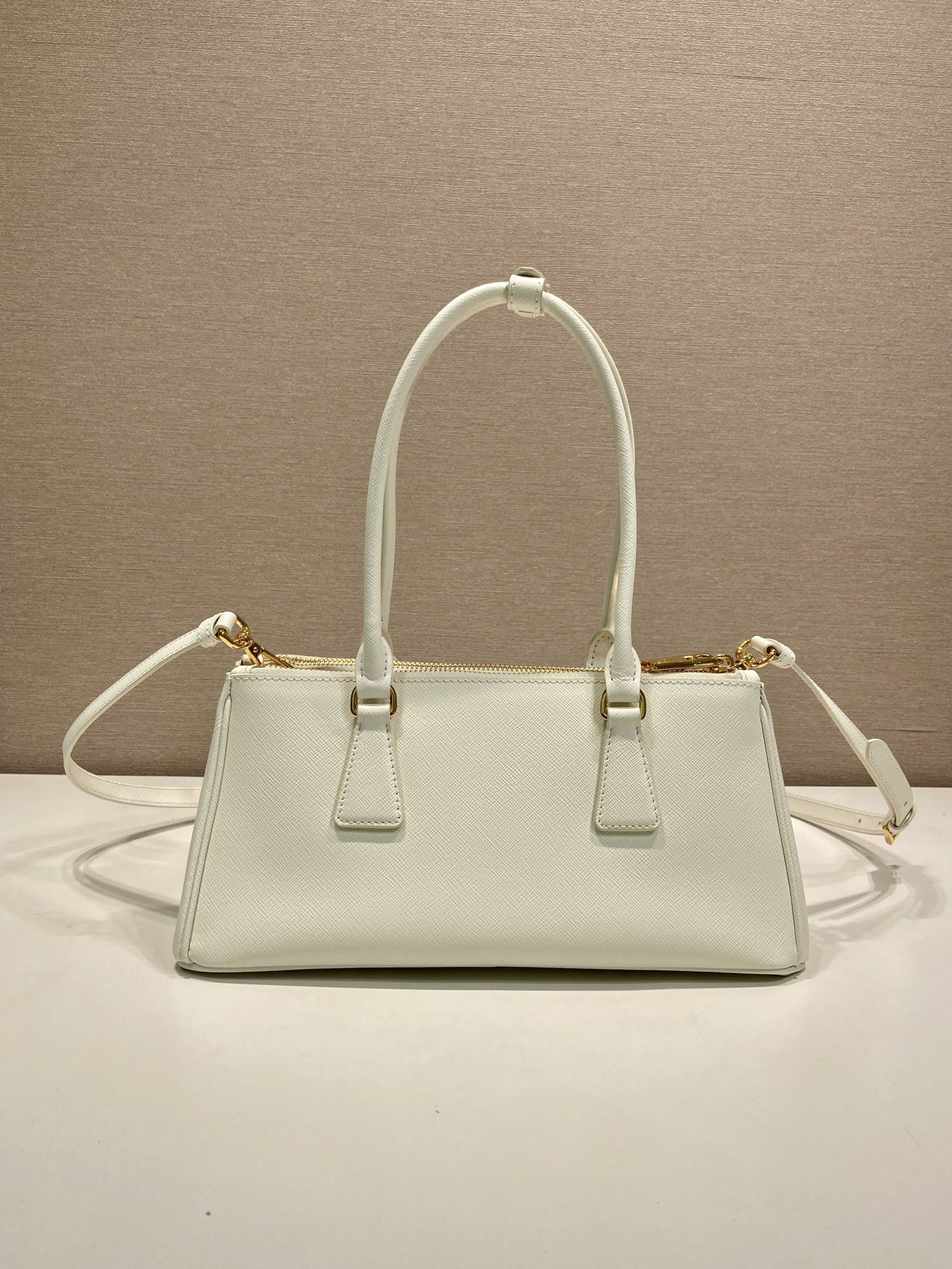Galleria Medium Leather Bag - Image 8